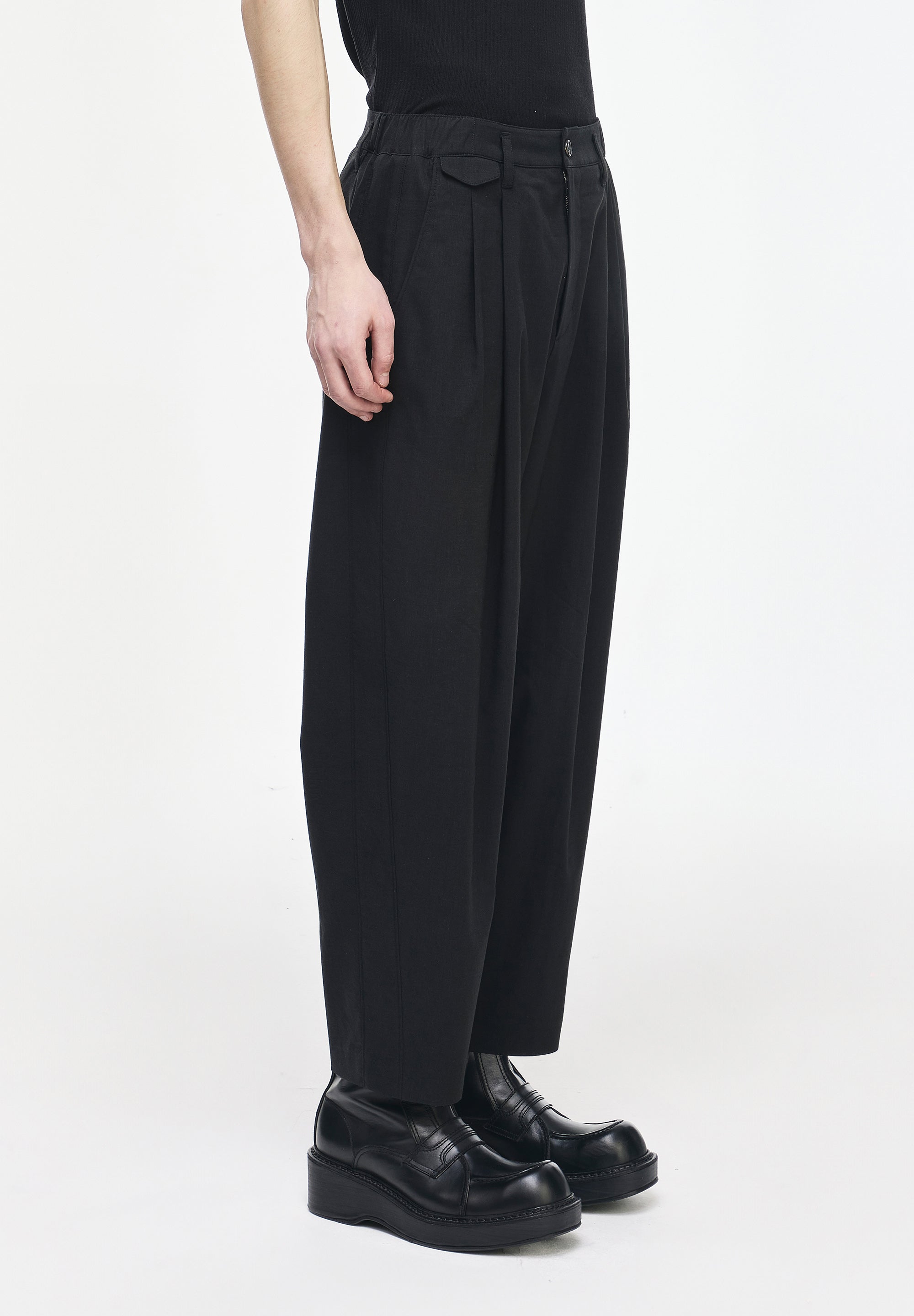 LINEN VOLUME CARROT PANTS
