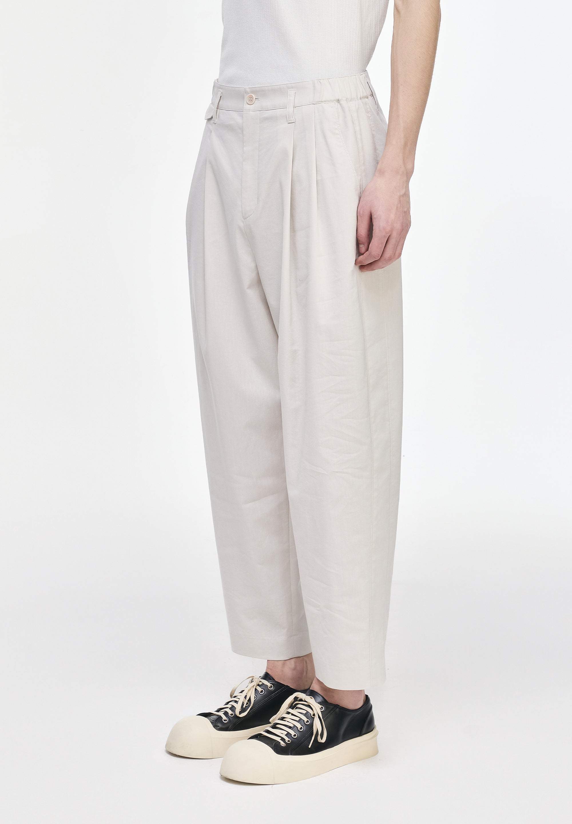 LINEN VOLUME CARROT PANTS