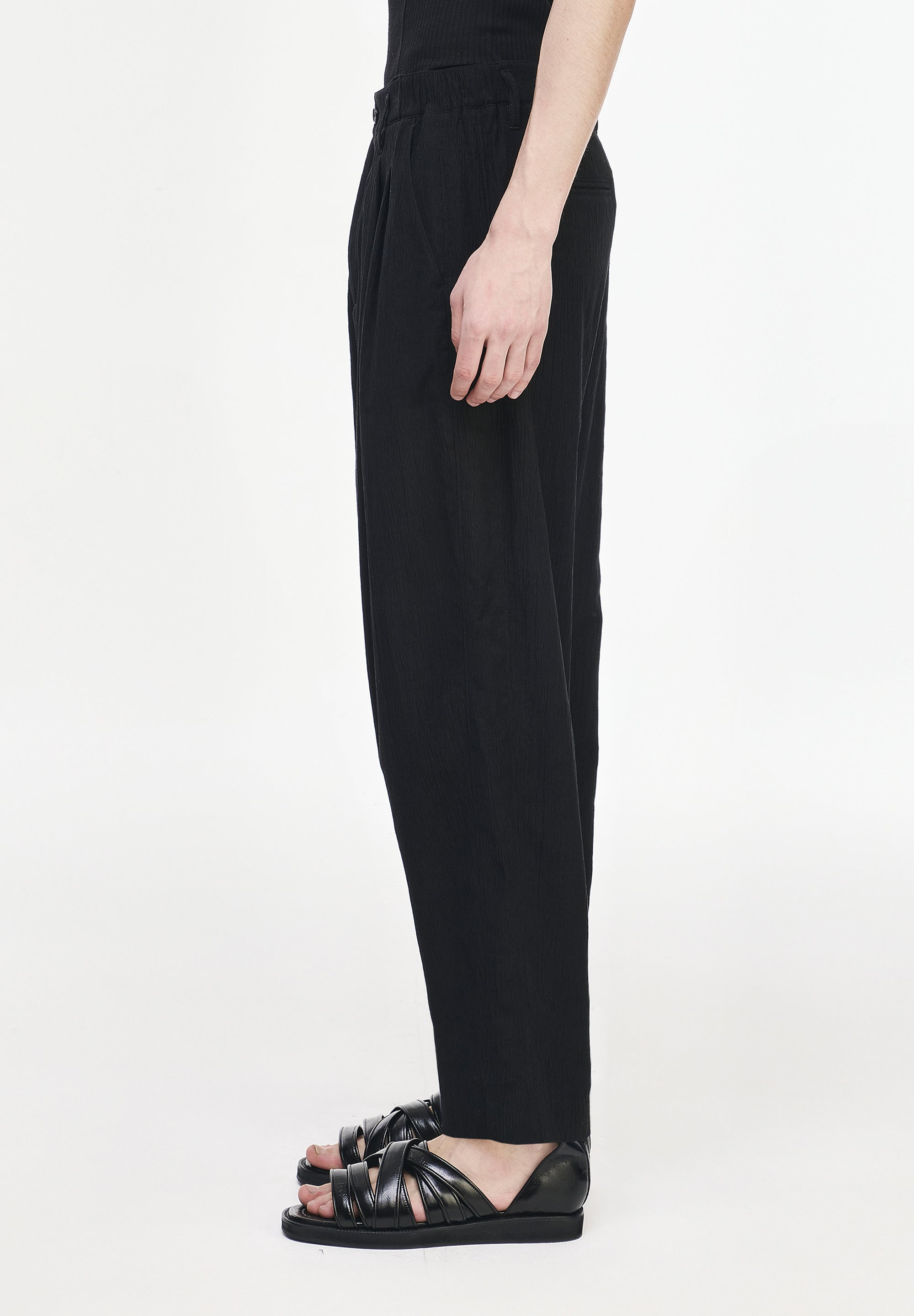 PLEATS VOLUME CARROT PANTS