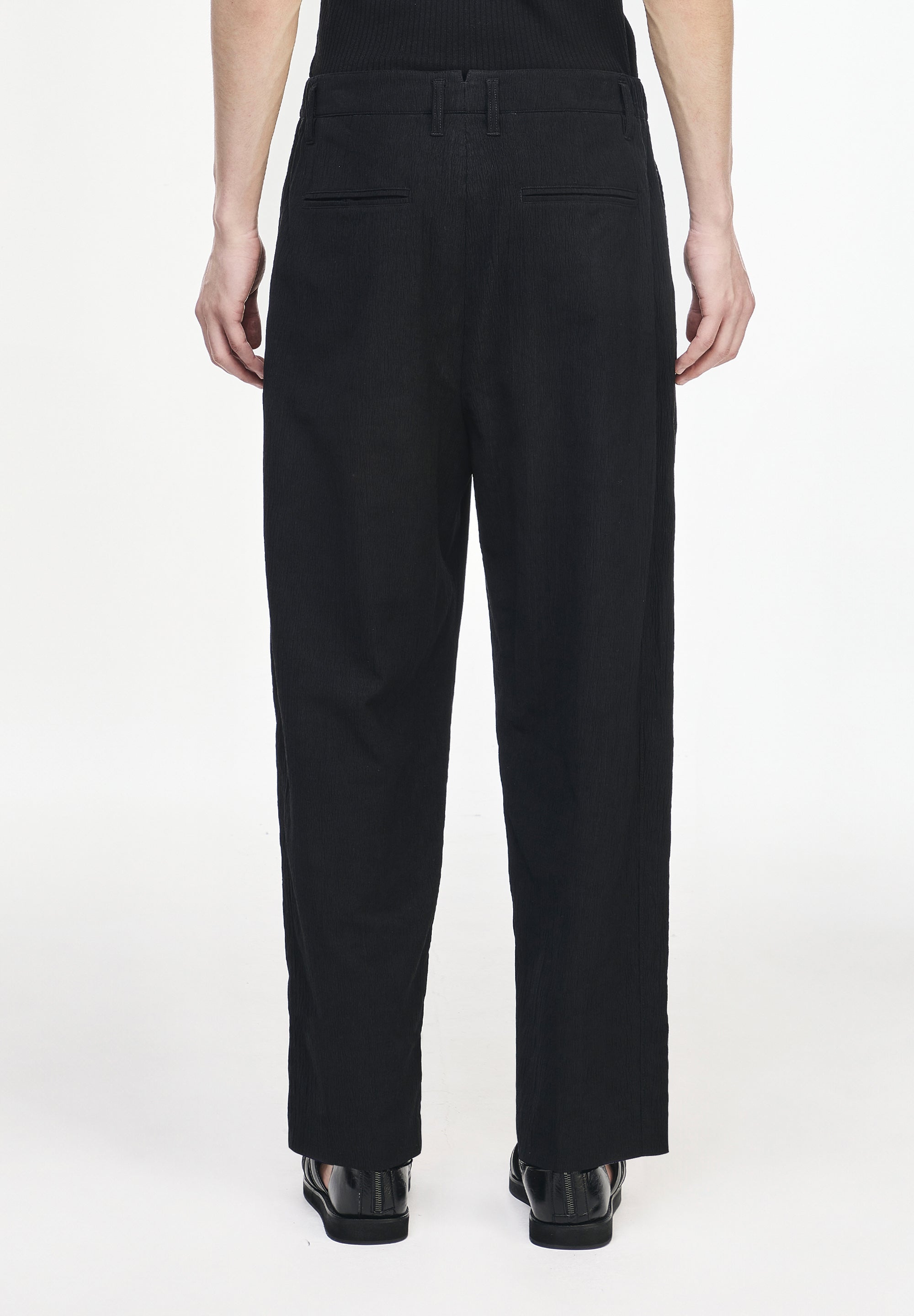 PLEATS VOLUME CARROT PANTS