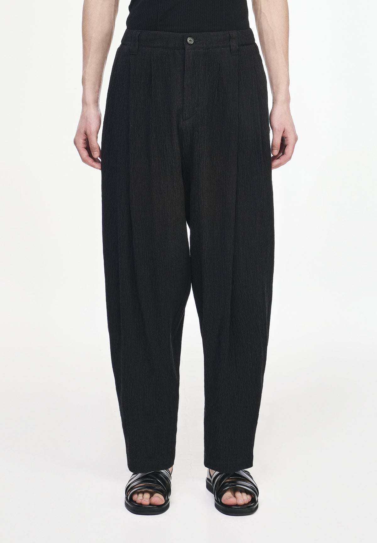 CURVED PLEATS BALLOON PANTS
