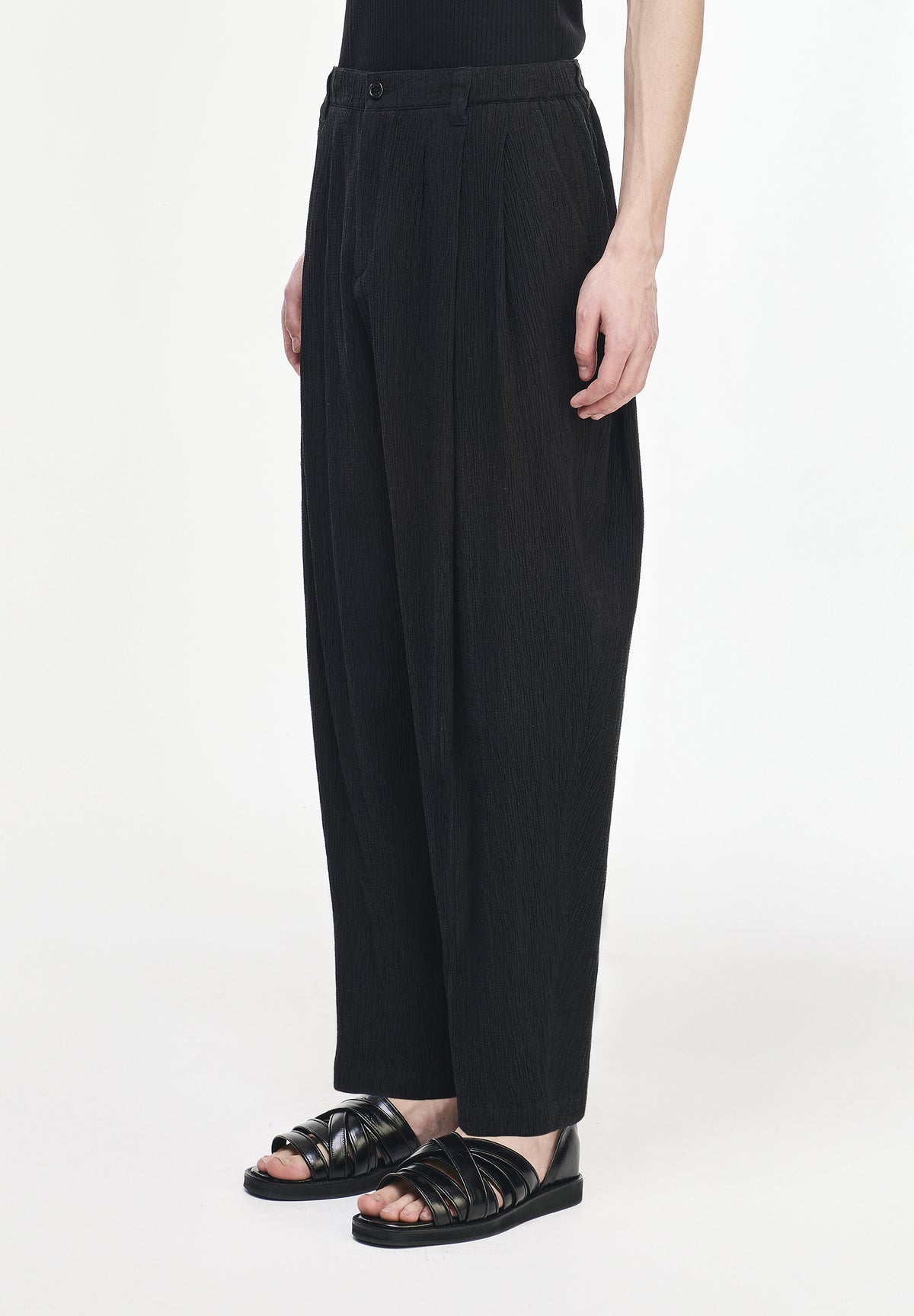 CURVED PLEATS BALLOON PANTS