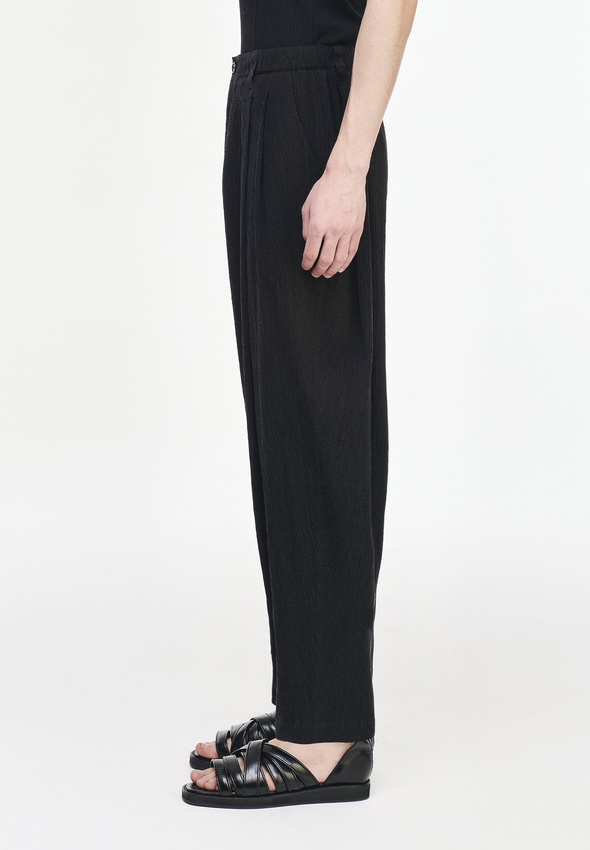 CURVED PLEATS BALLOON PANTS
