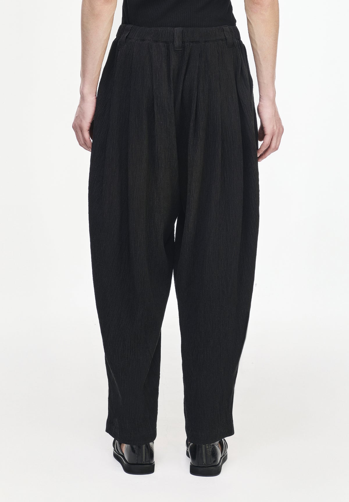 CURVED PLEATS BALLOON PANTS