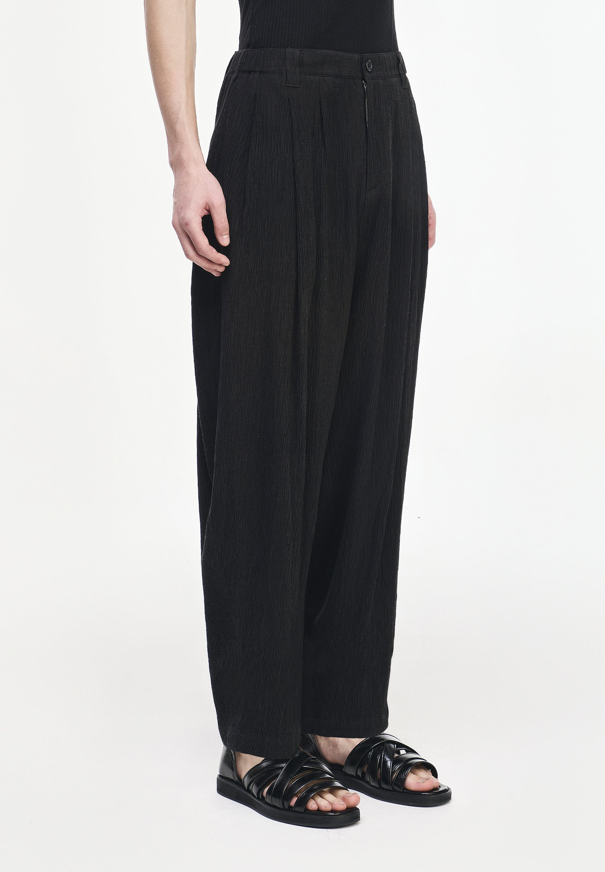CURVED PLEATS BALLOON PANTS