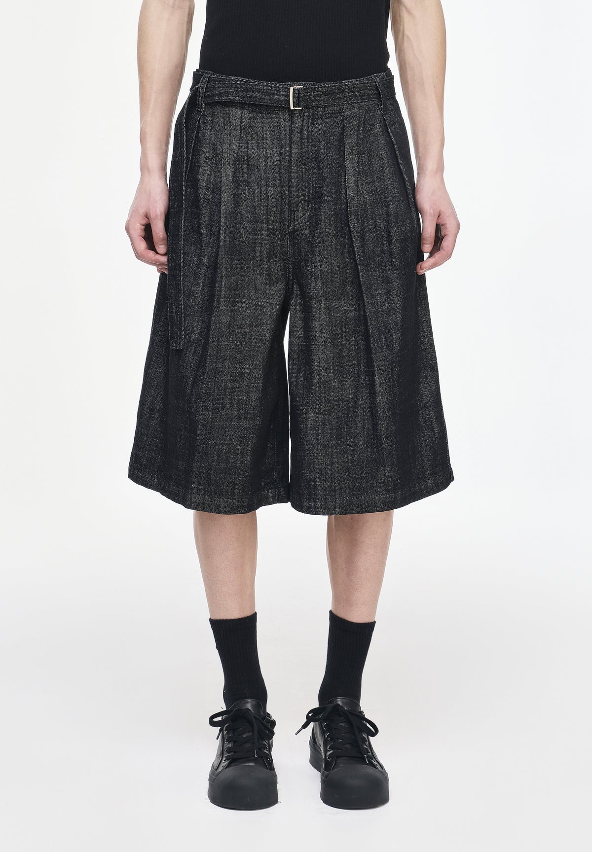 ASYMMETRIC CROP WIDE DENIM SHORTS
