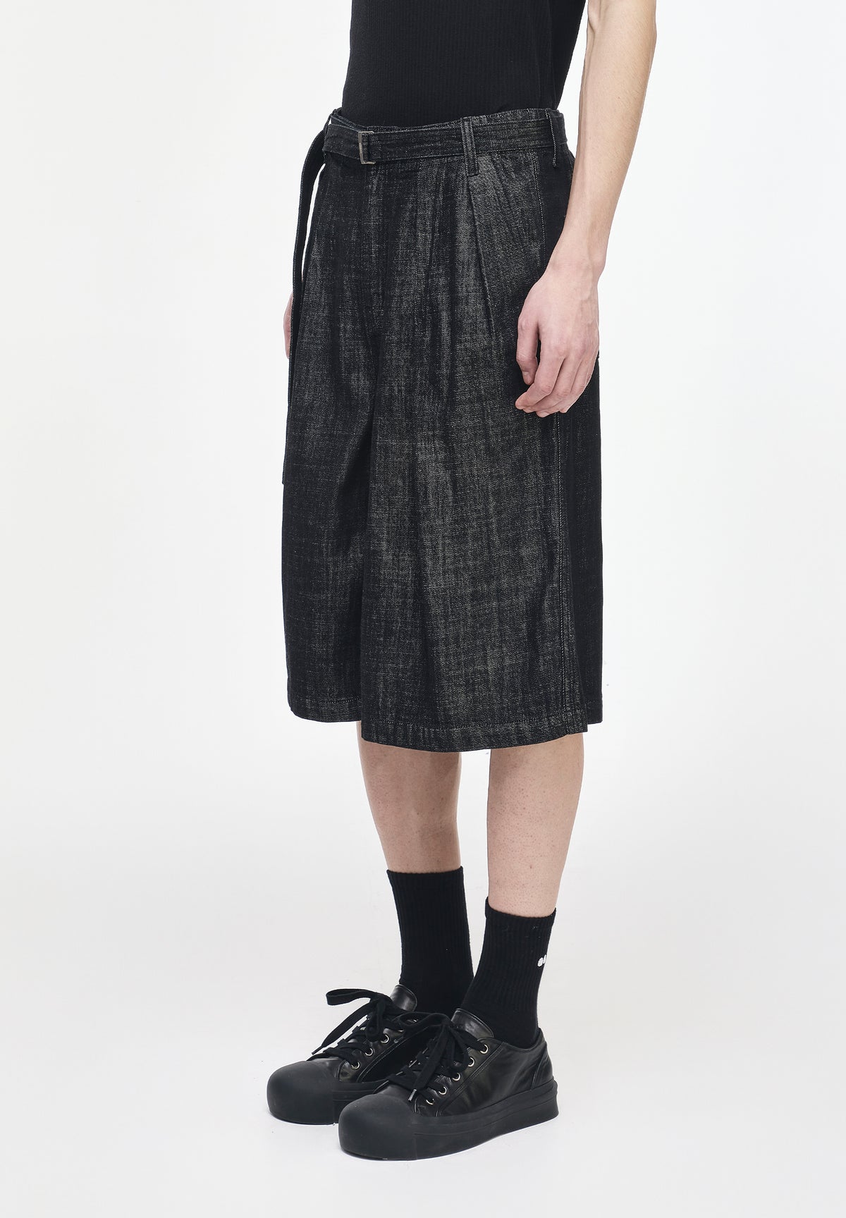 ASYMMETRIC CROP WIDE DENIM SHORTS