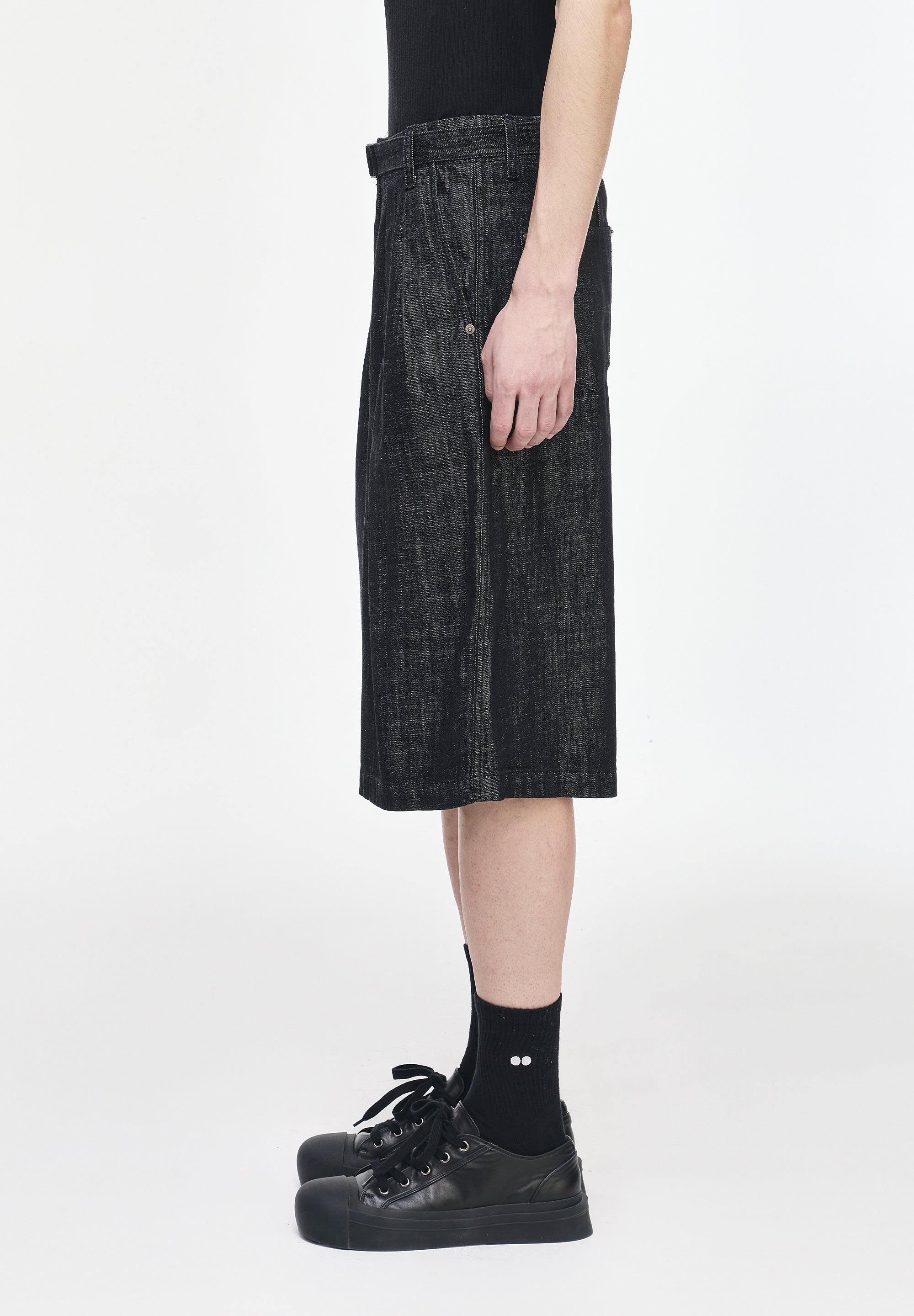 ASYMMETRIC CROP WIDE DENIM SHORTS