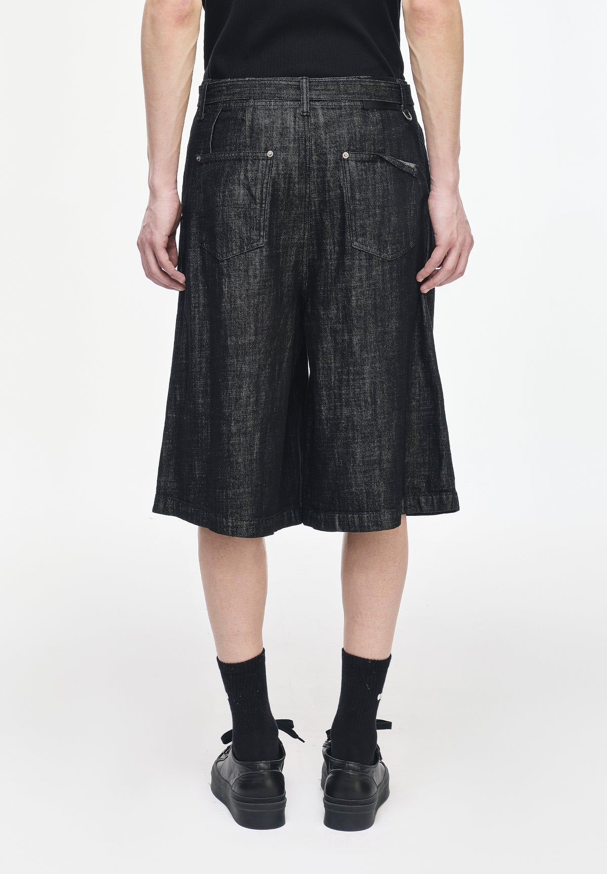 ASYMMETRIC CROP WIDE DENIM SHORTS