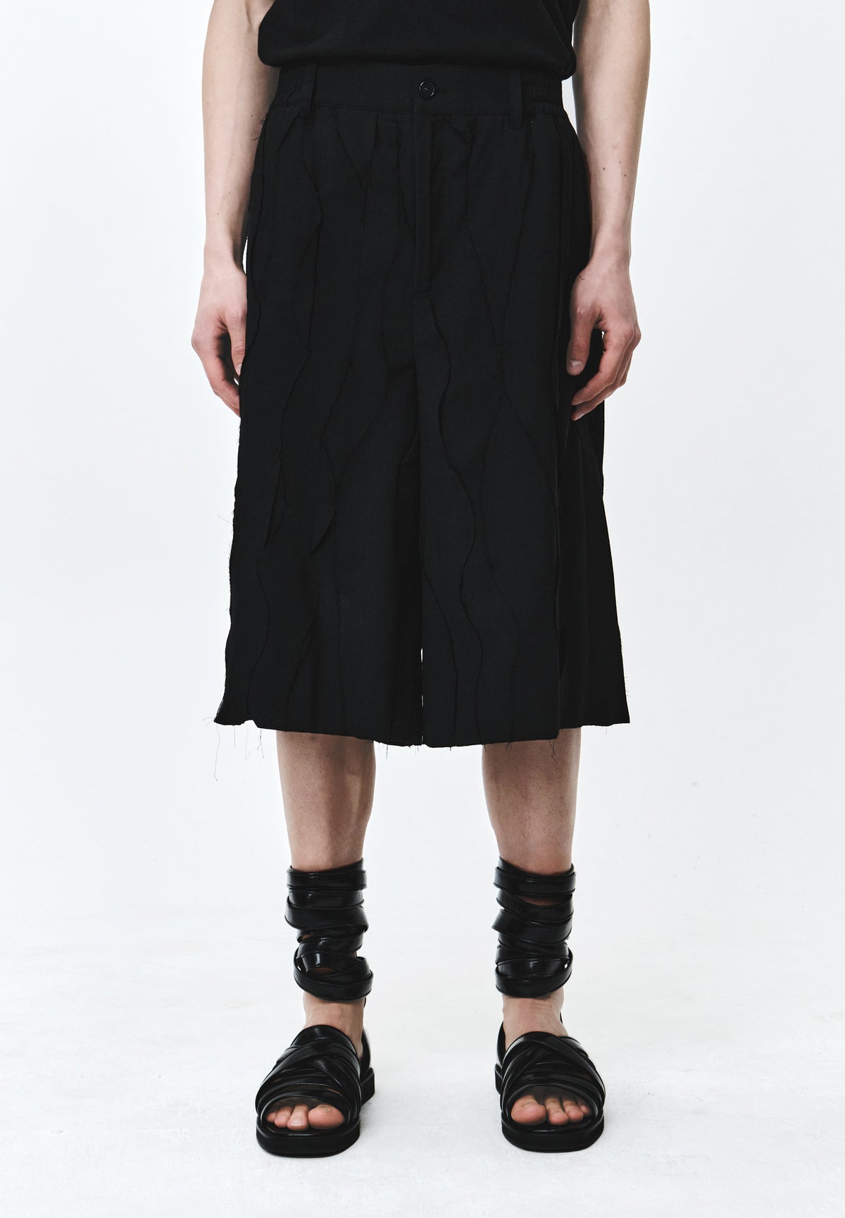 FRAGMENT SHORTS