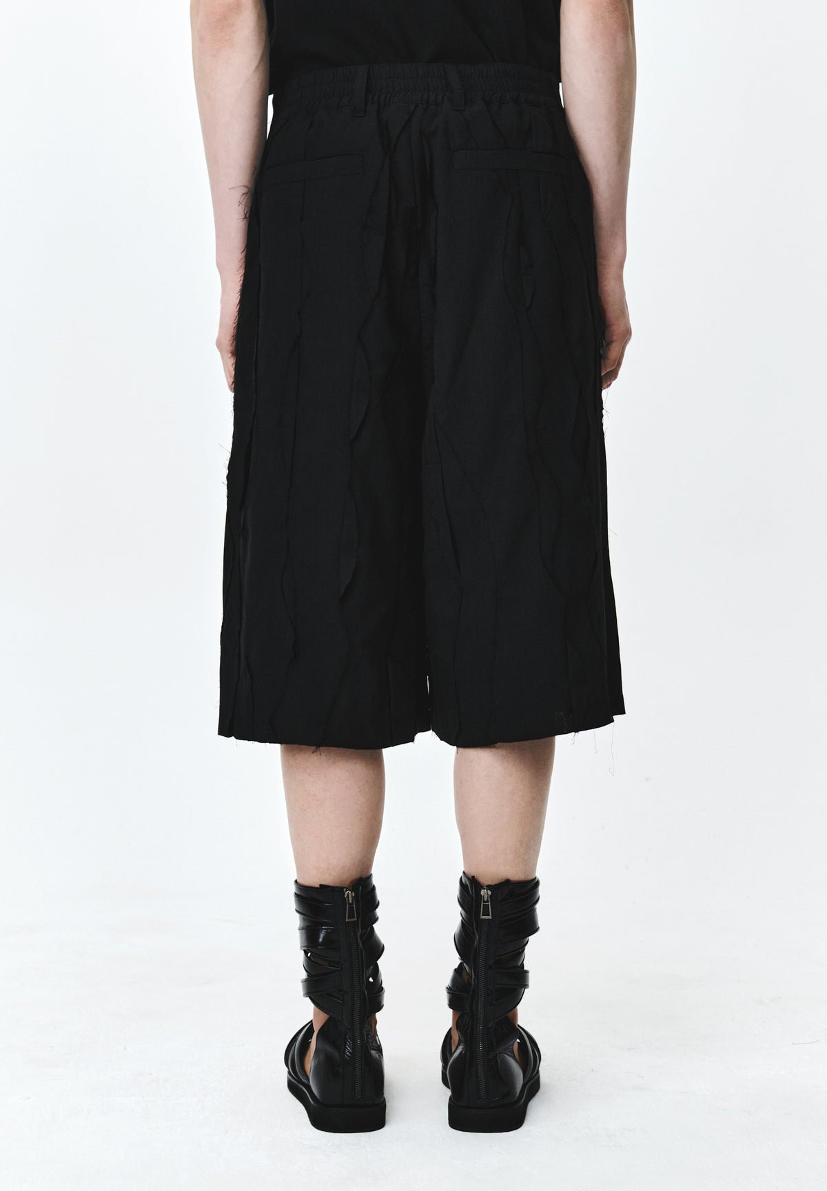 FRAGMENT SHORTS