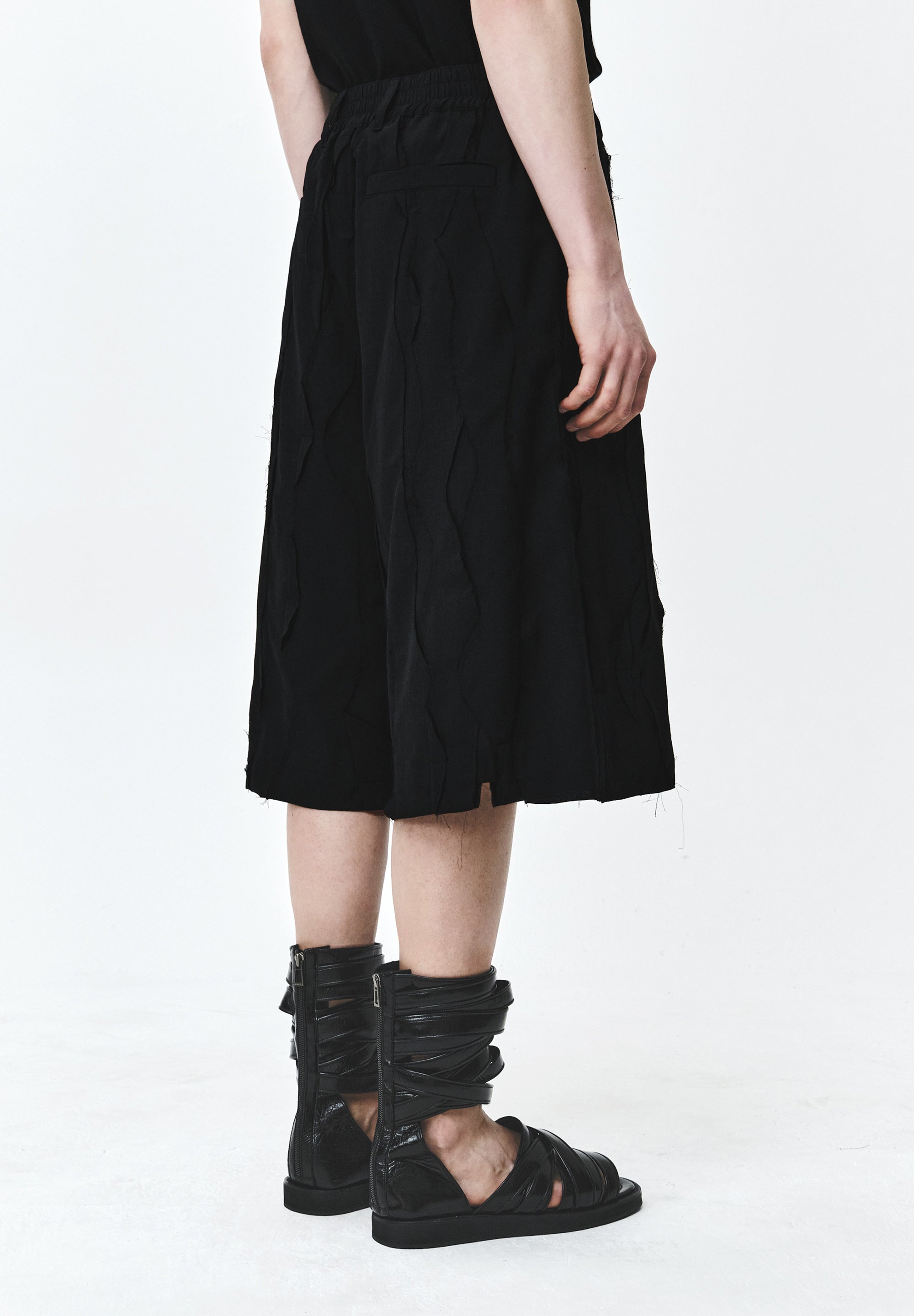 FRAGMENT SHORTS