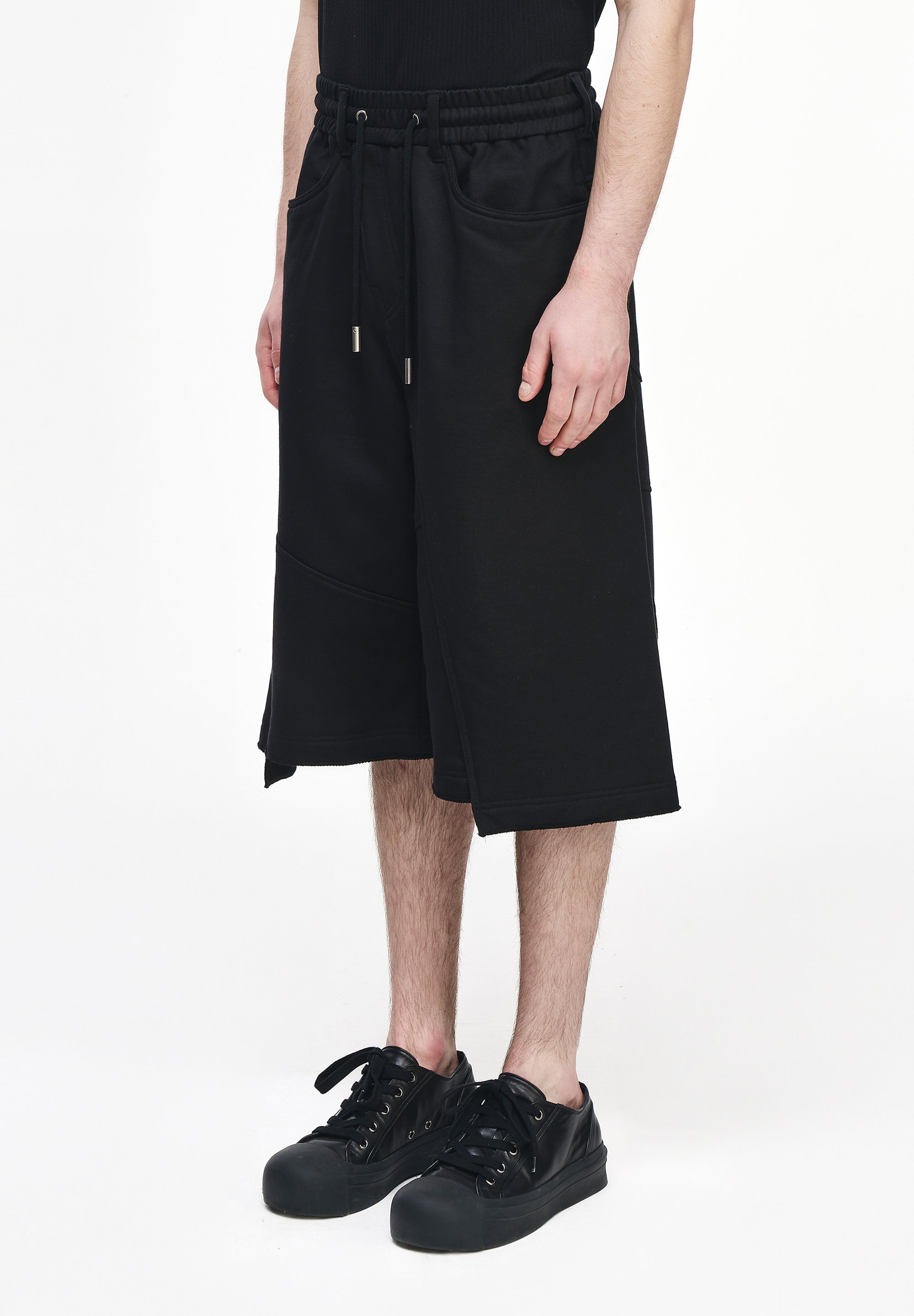 BIASCAST SWEAT SHORTS