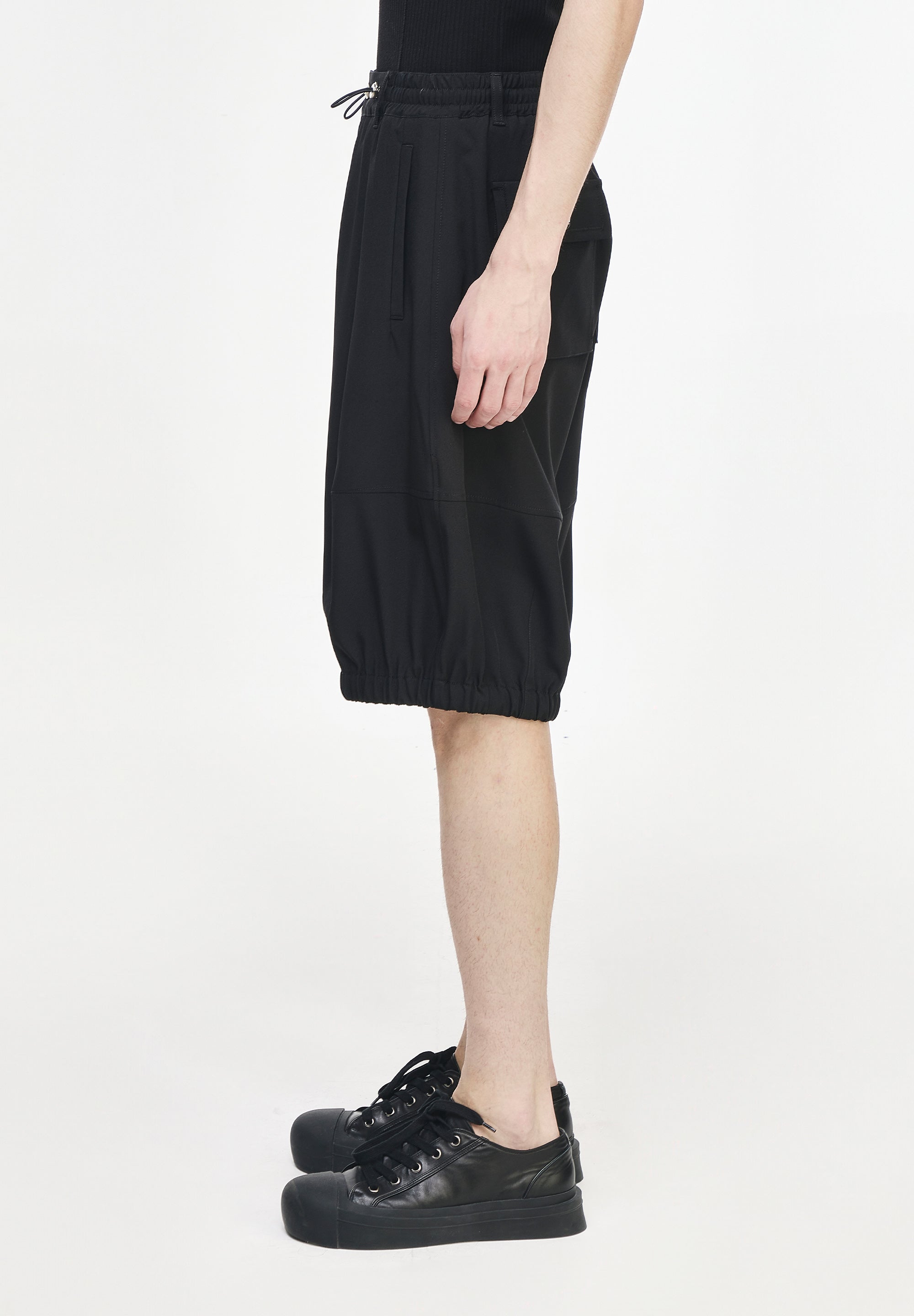 CURVED DART BERMUDA PANTS