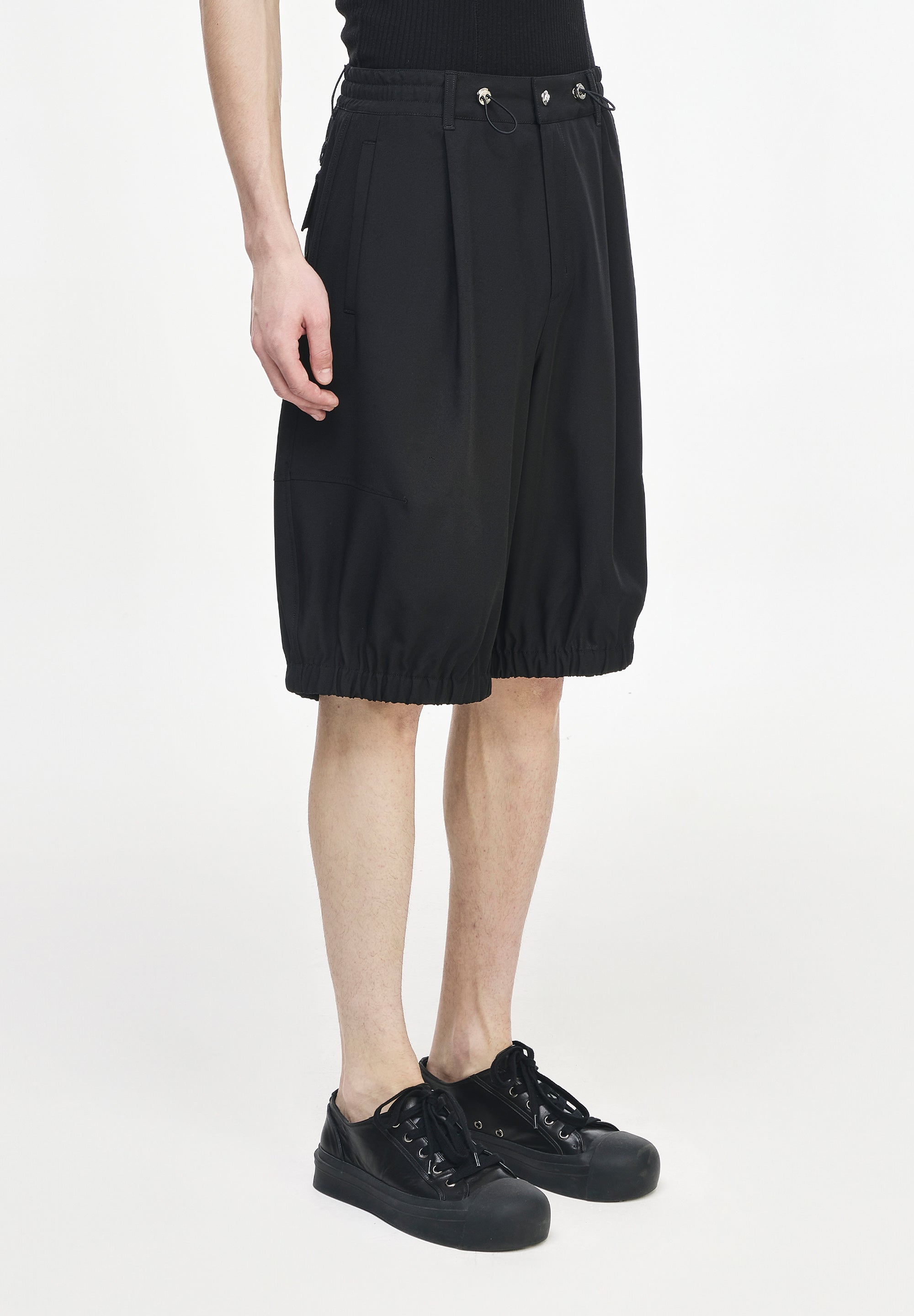 CURVED DART BERMUDA PANTS