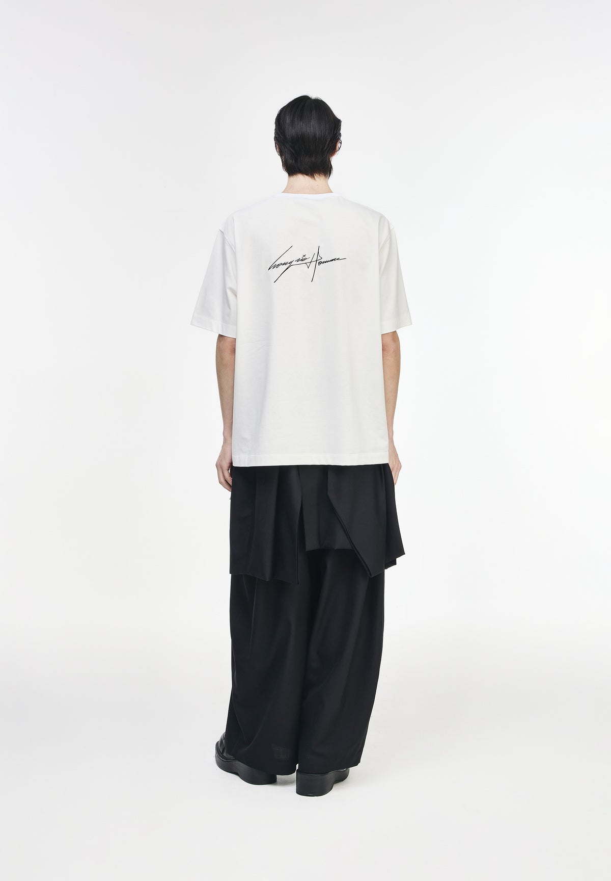 AUTOGRAPH T SHIRT