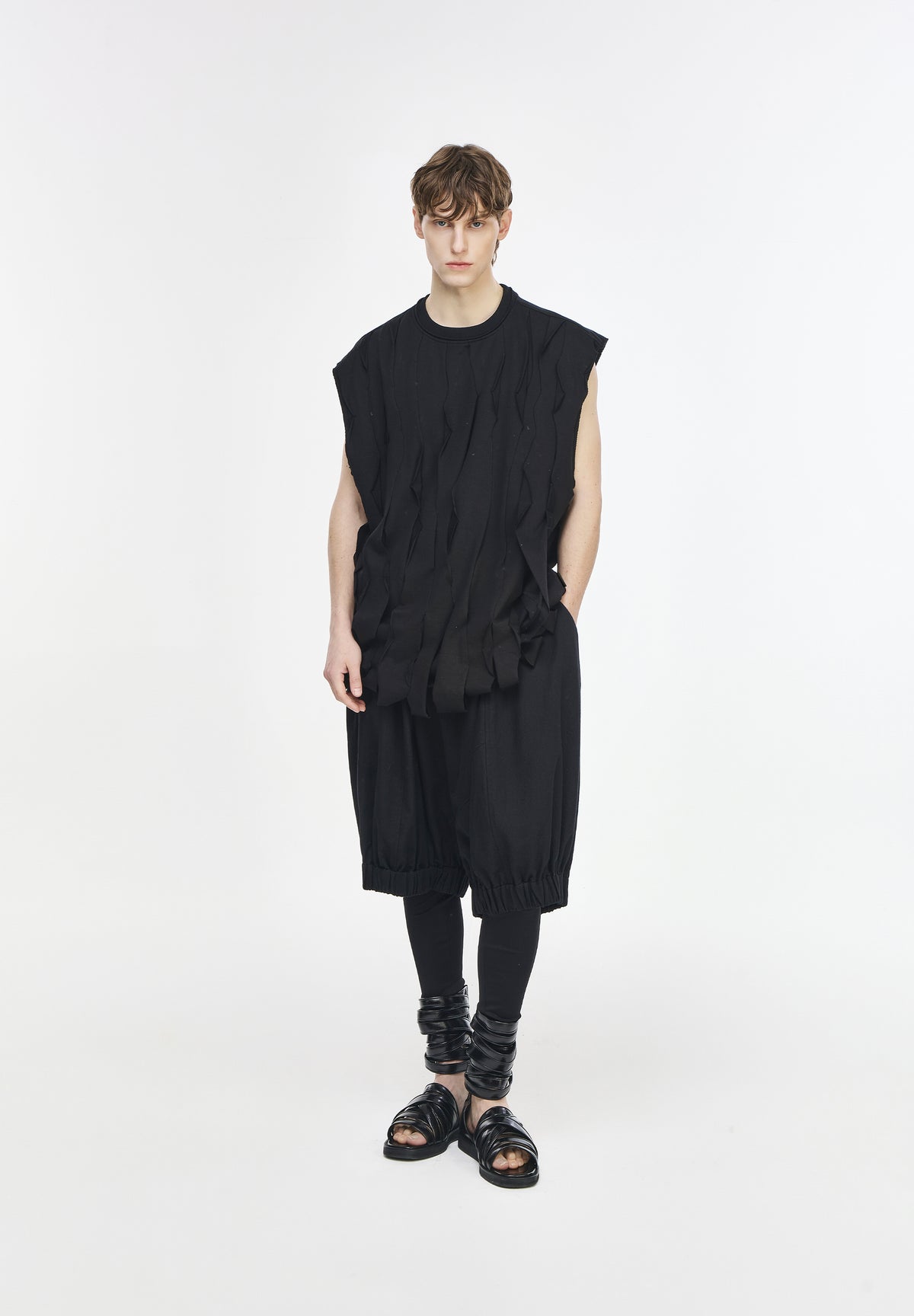 FRAGMENT SLEEVELESS