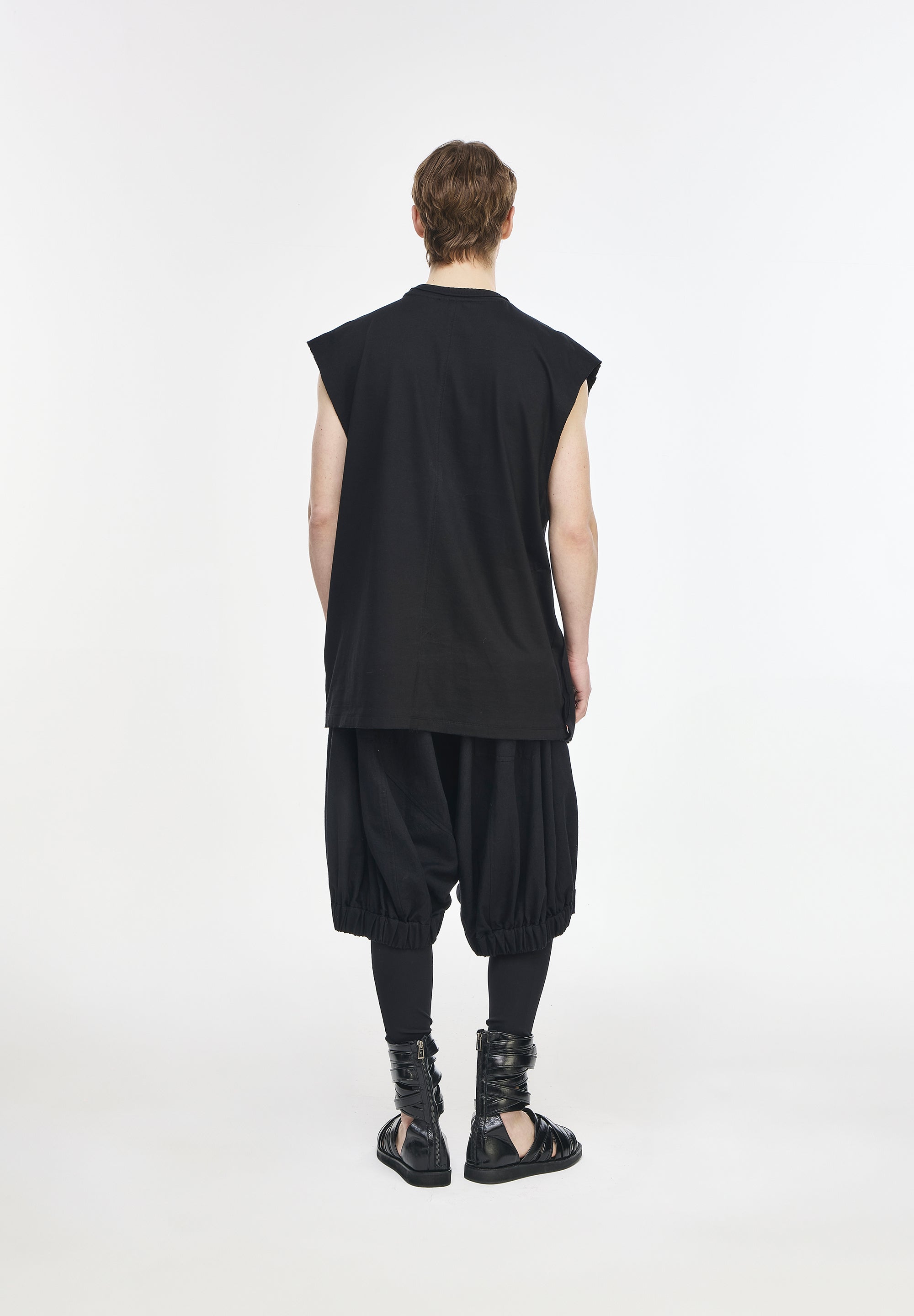 FRAGMENT SLEEVELESS