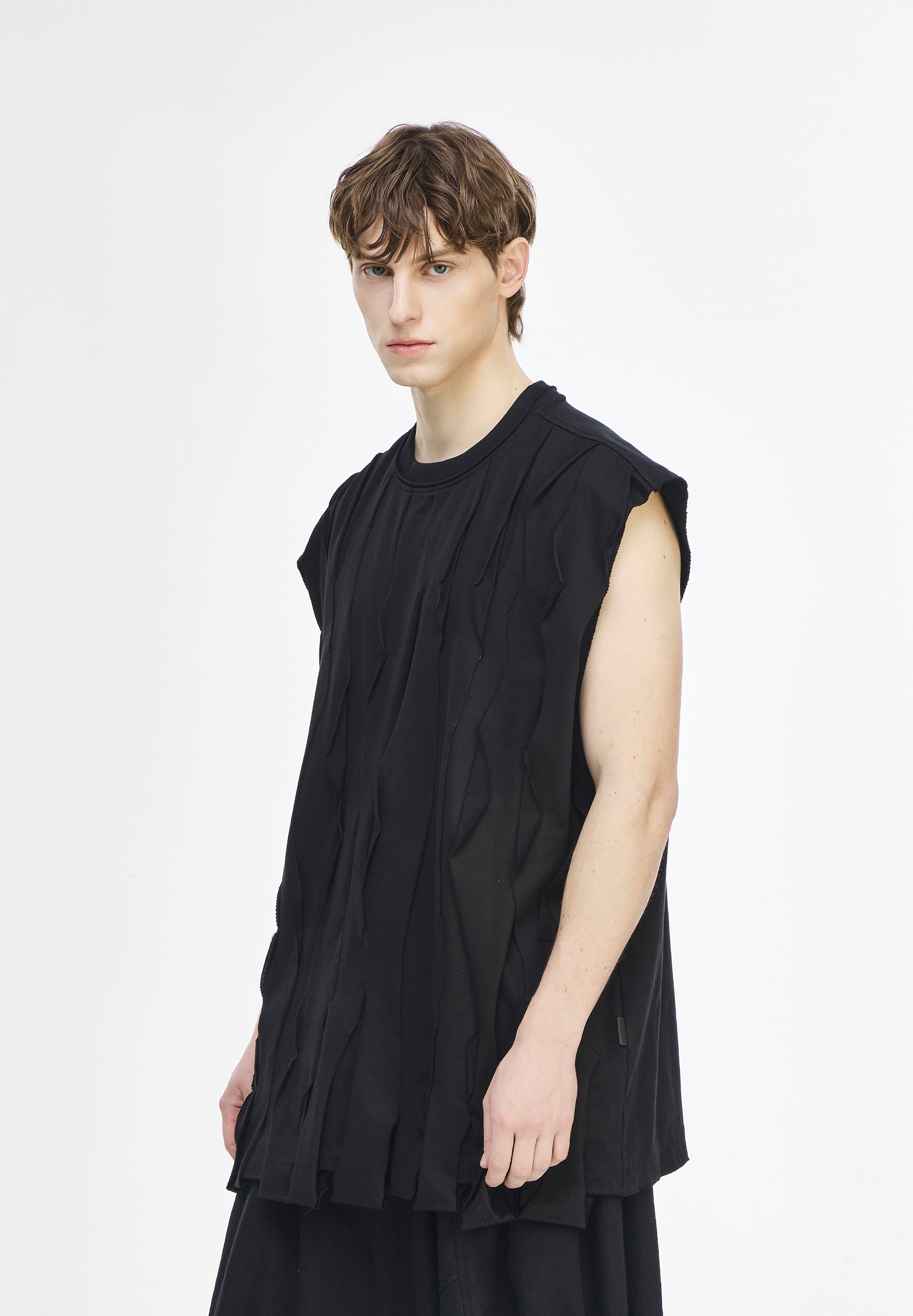 FRAGMENT SLEEVELESS