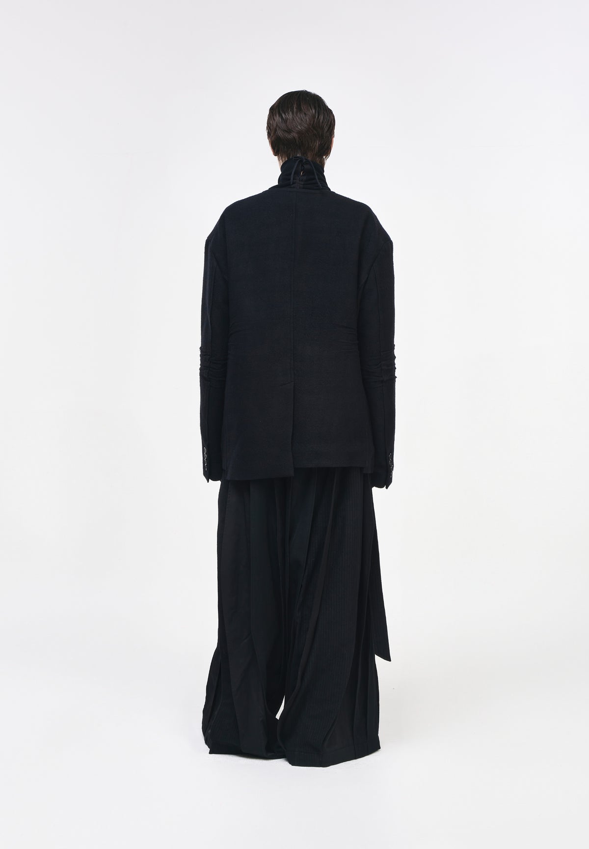 CASCADE ROUND NECK JACKET