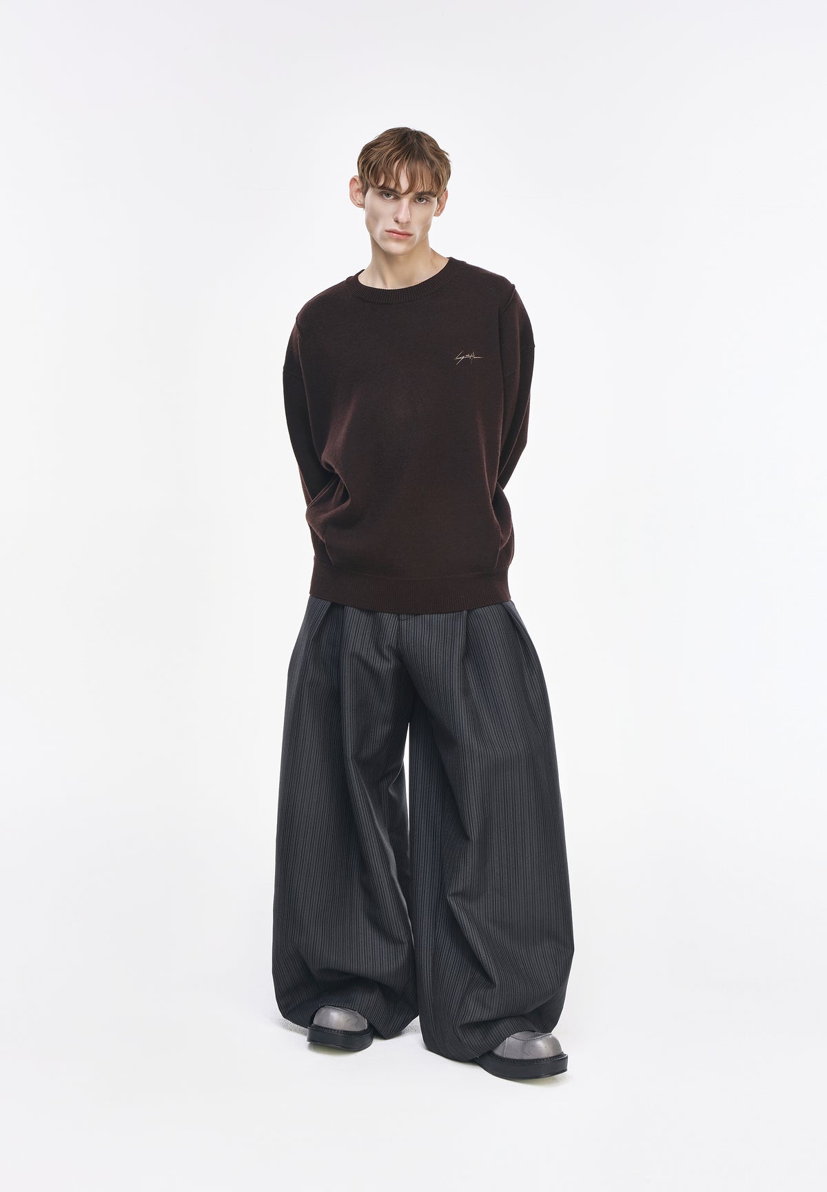 MINHWA FRIENDS ROUND NECK KNIT