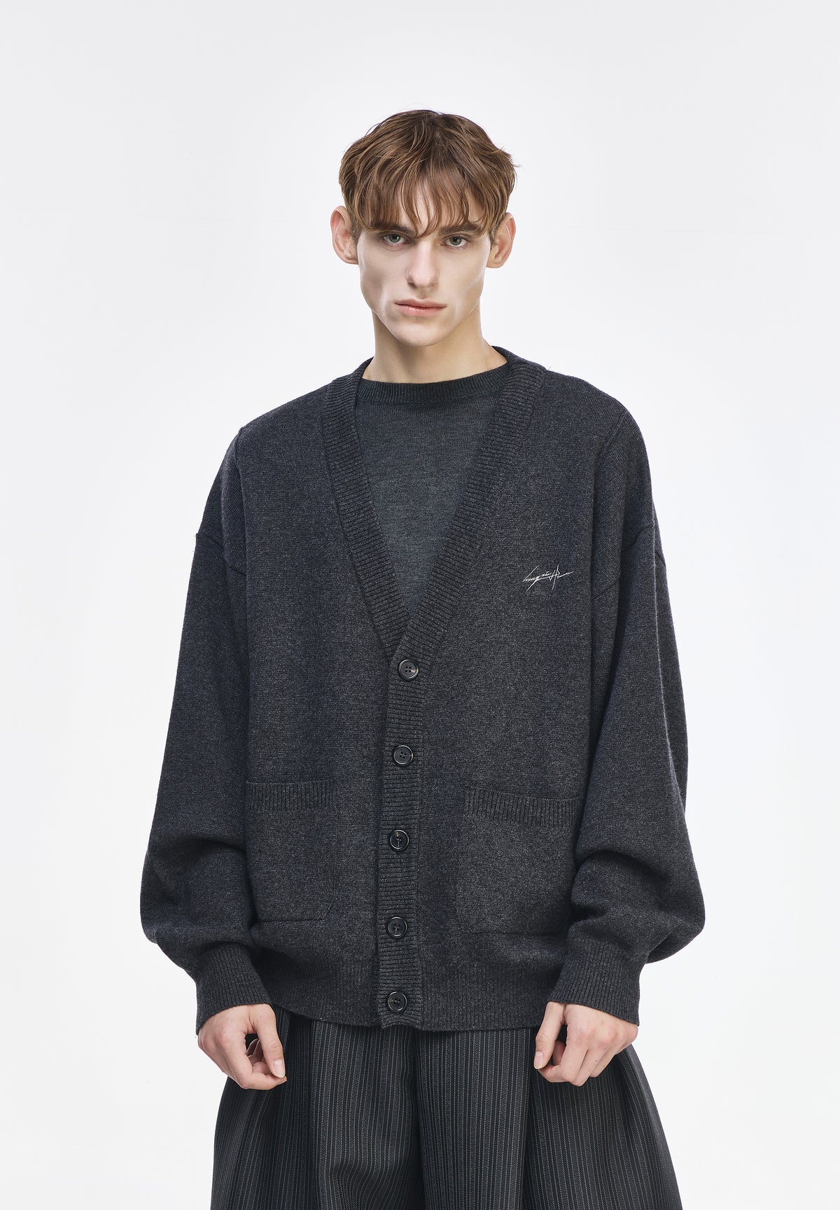 MINHWA FRIENDS V NECK CARDIGAN