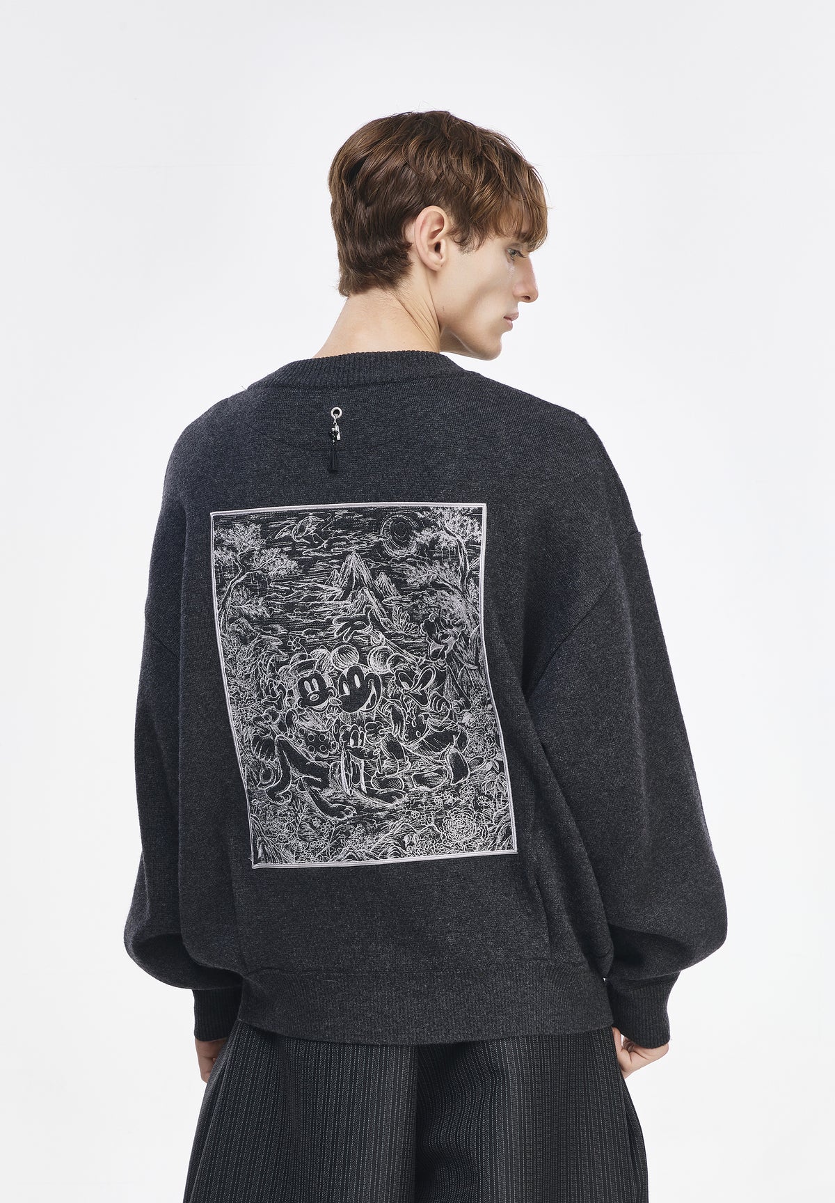 MINHWA FRIENDS V NECK CARDIGAN