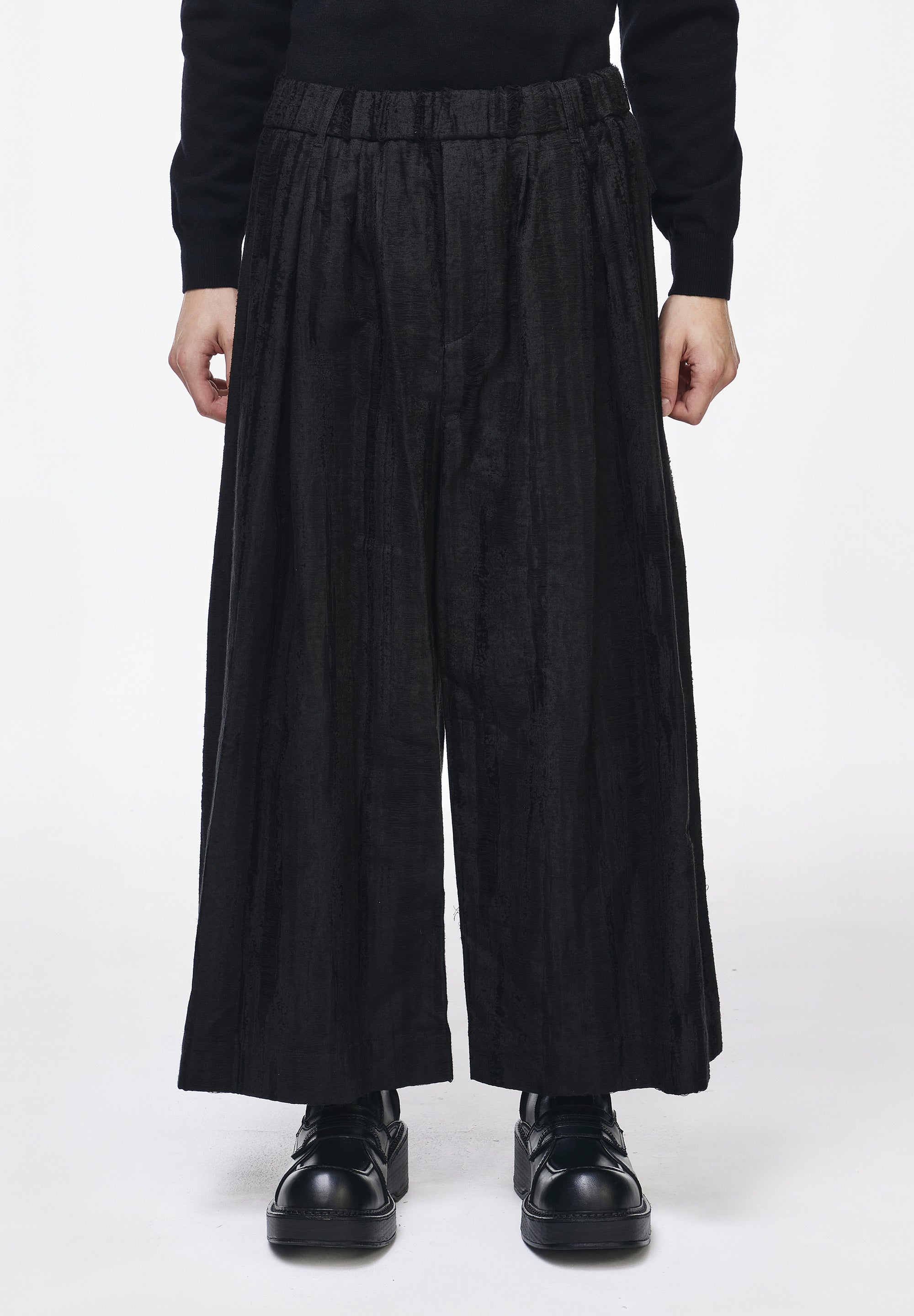 MULTI TUCK CROPPED WIDE PANTS
