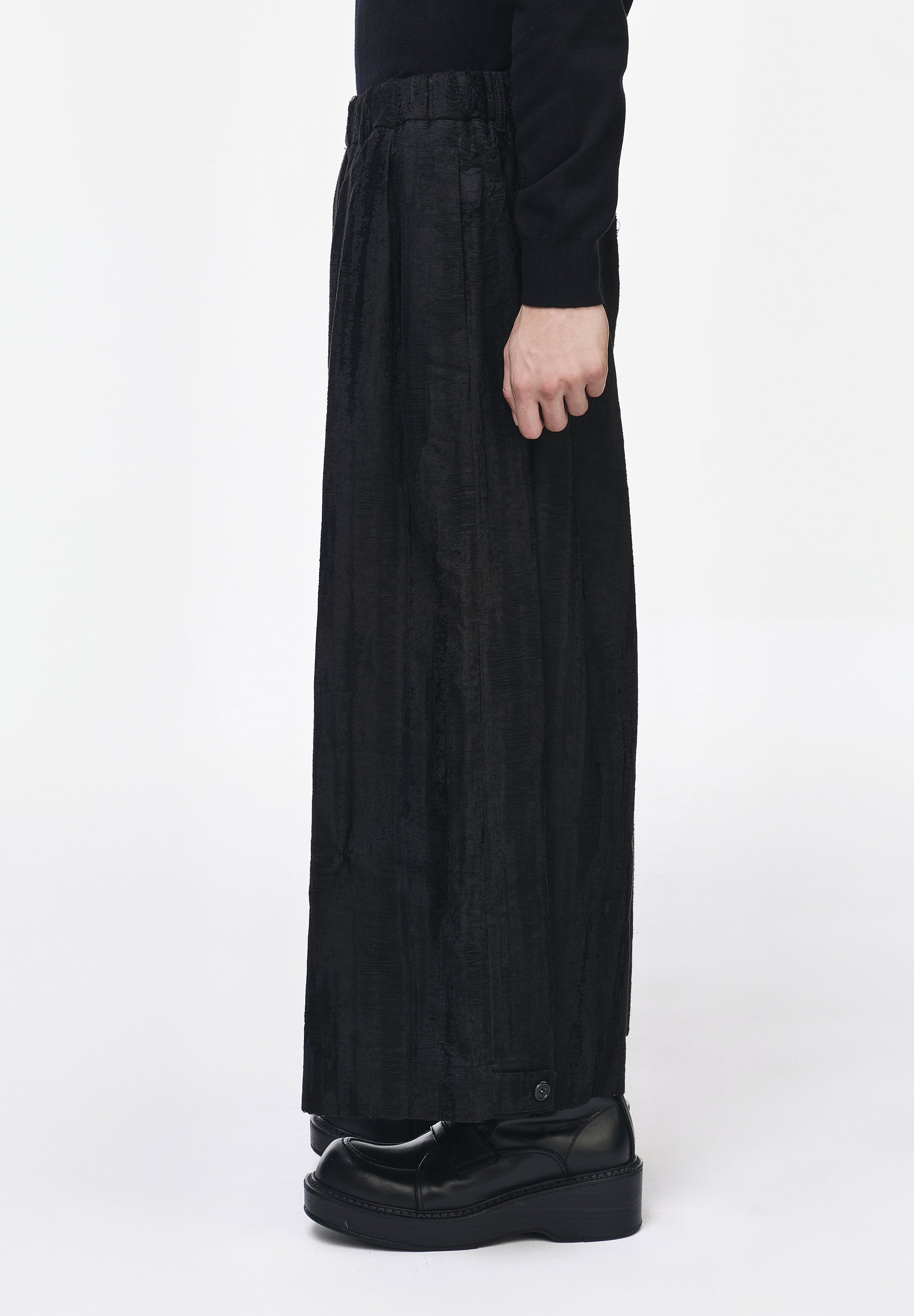 MULTI TUCK CROPPED WIDE PANTS