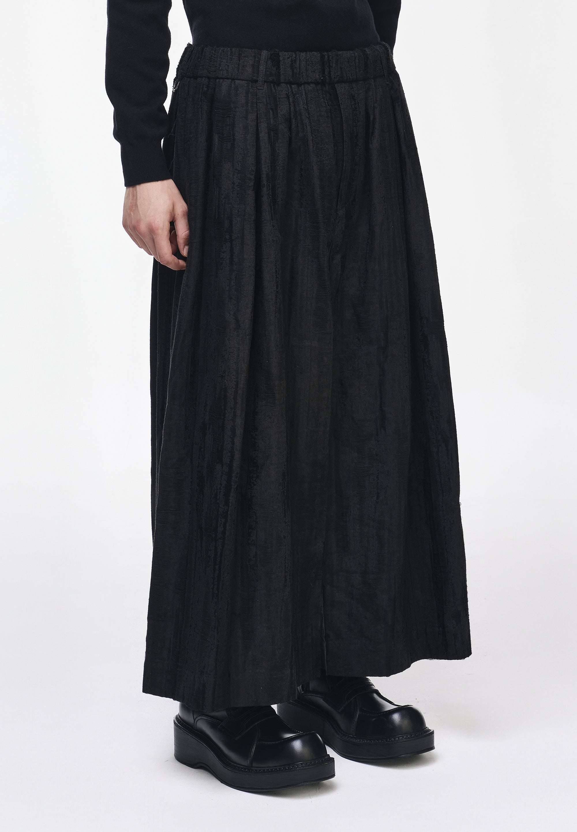MULTI TUCK CROPPED WIDE PANTS