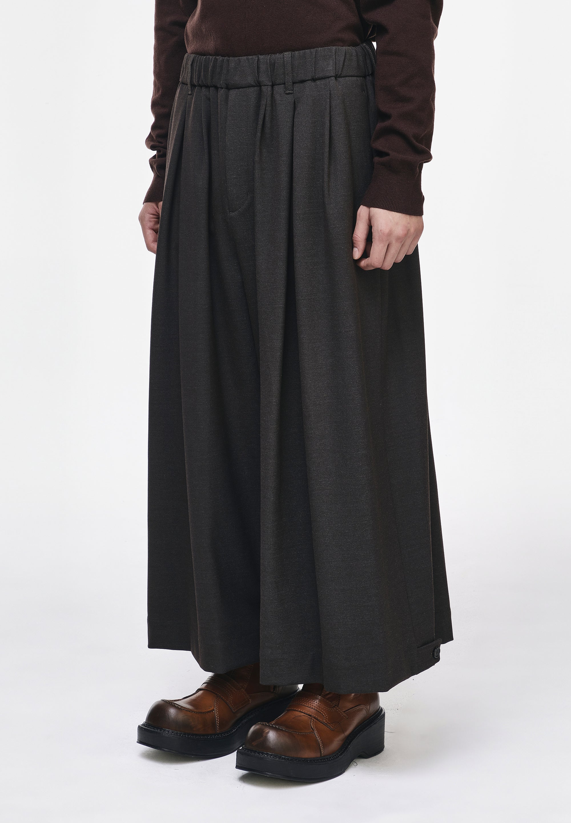 MULTI TUCK CROPPED WIDE PANTS