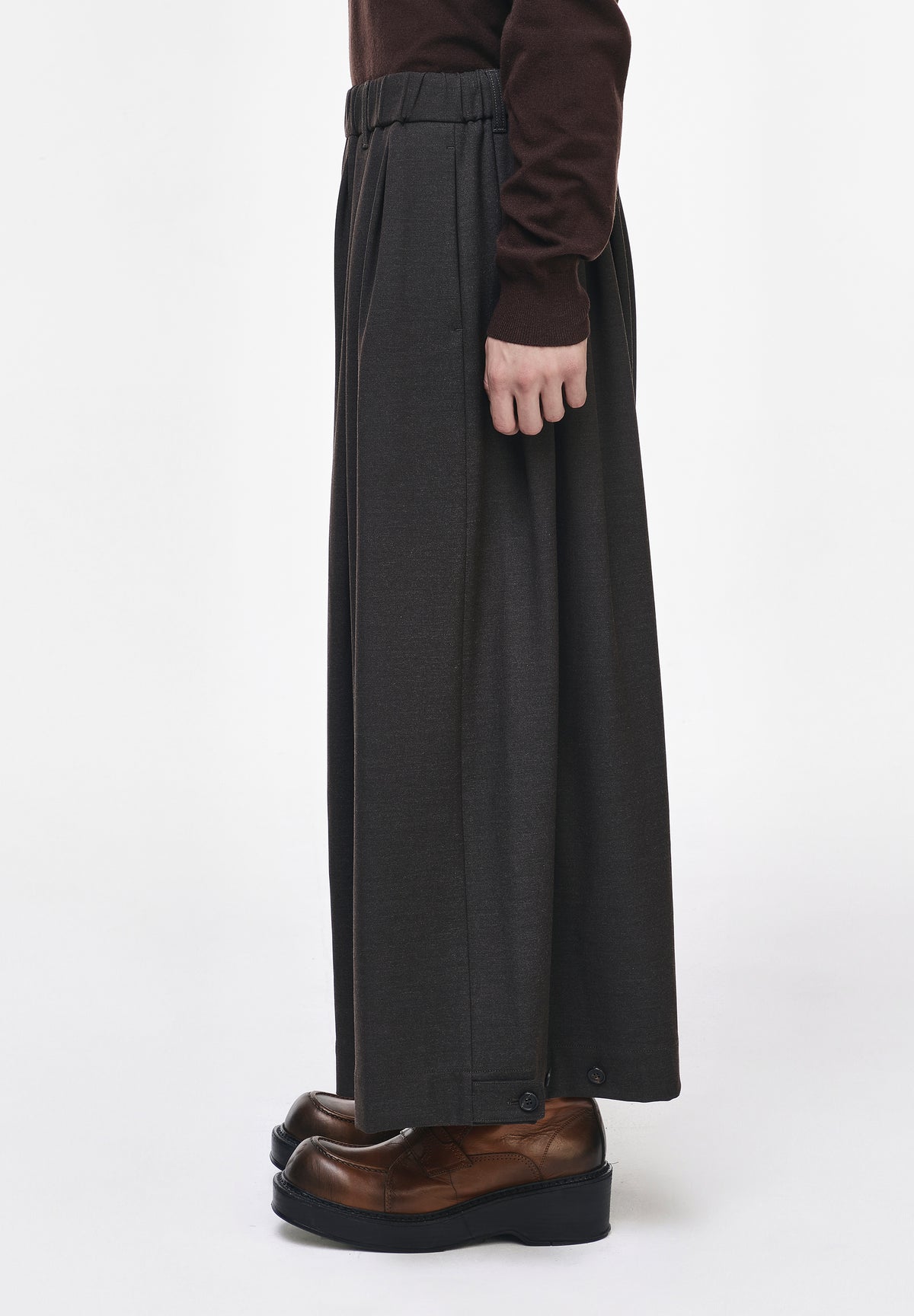 MULTI TUCK CROPPED WIDE PANTS