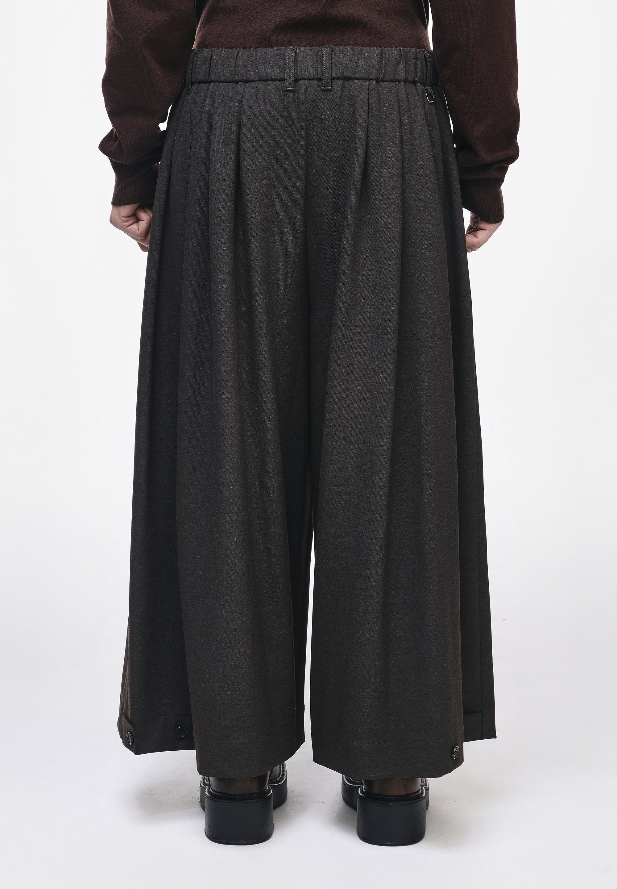 MULTI TUCK CROPPED WIDE PANTS