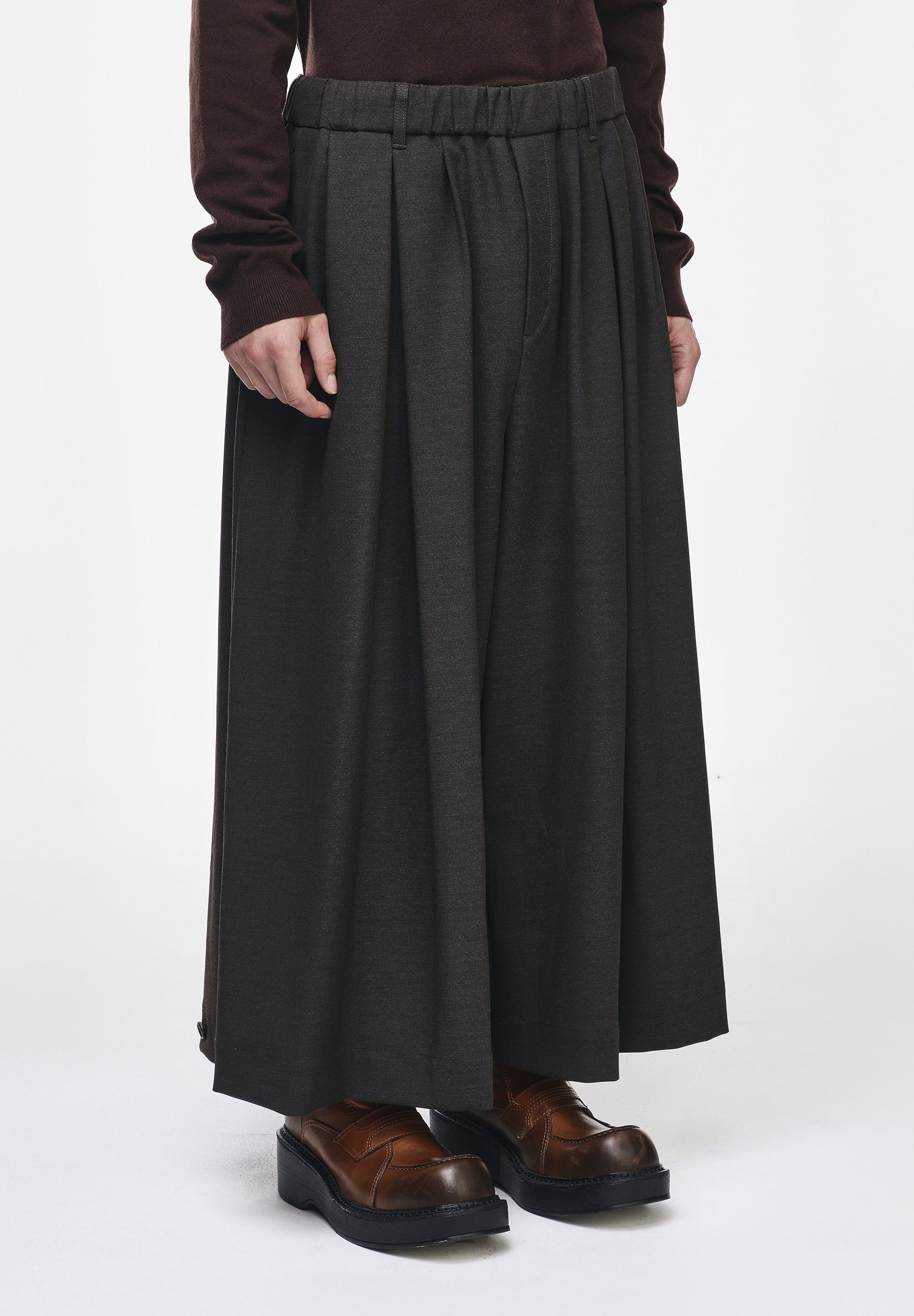 MULTI TUCK CROPPED WIDE PANTS