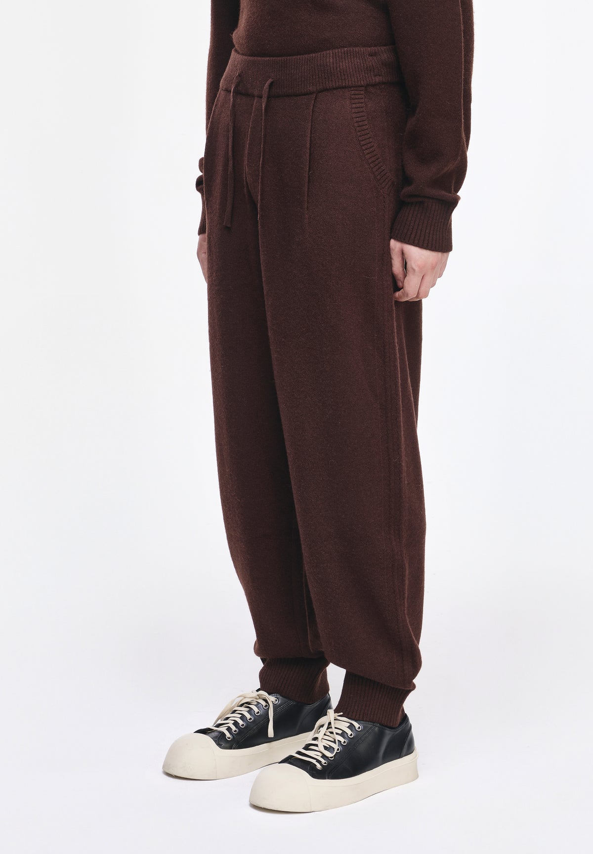 CASHMERE BLEND CURVED KNIT PANTS