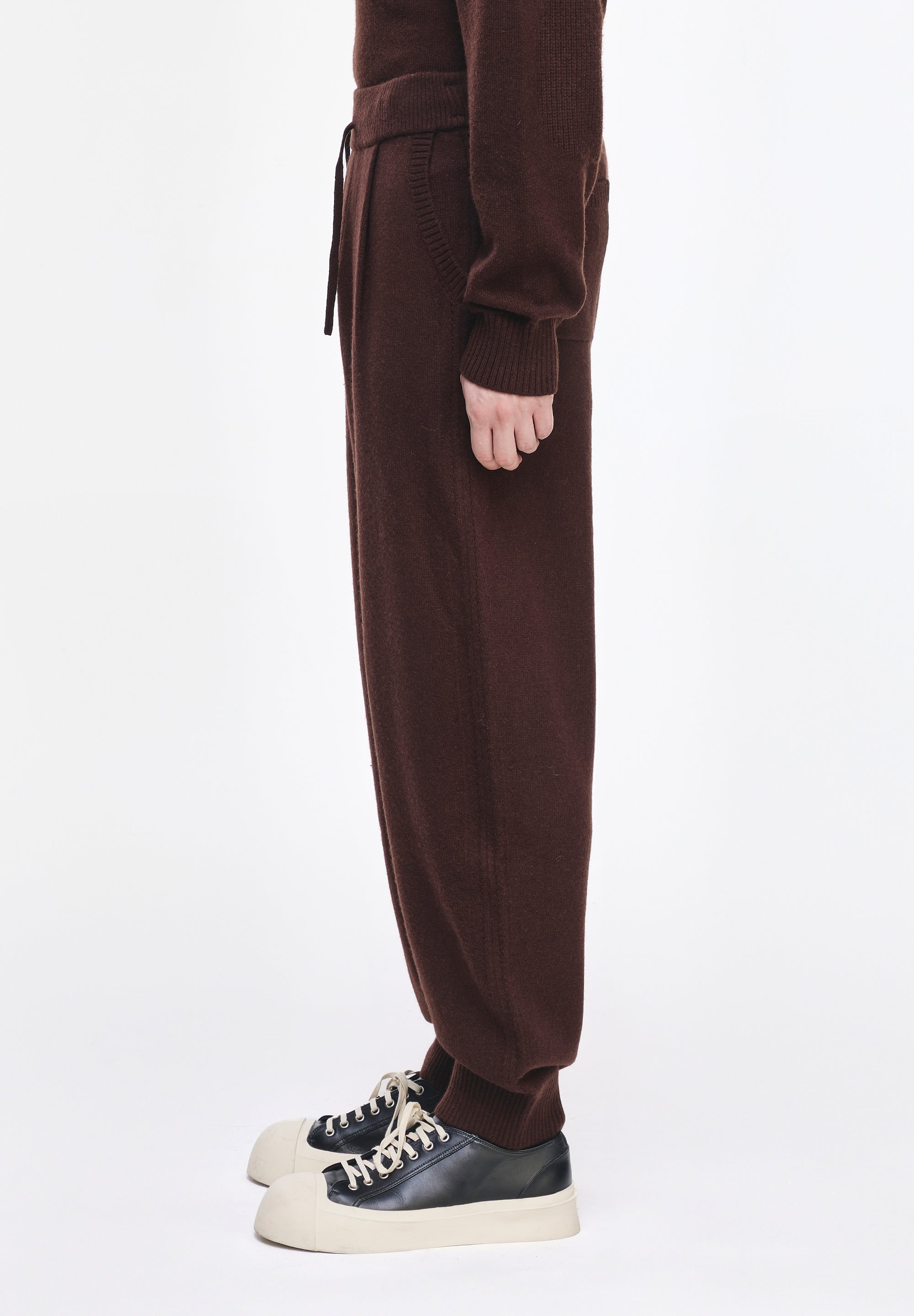 CASHMERE BLEND CURVED KNIT PANTS