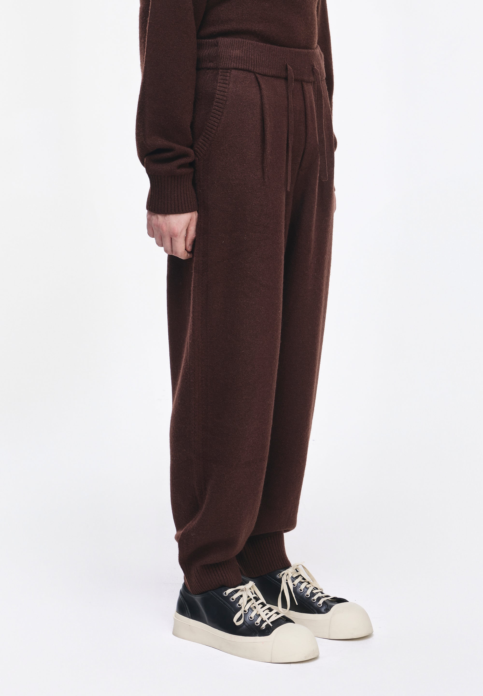 CASHMERE BLEND CURVED KNIT PANTS