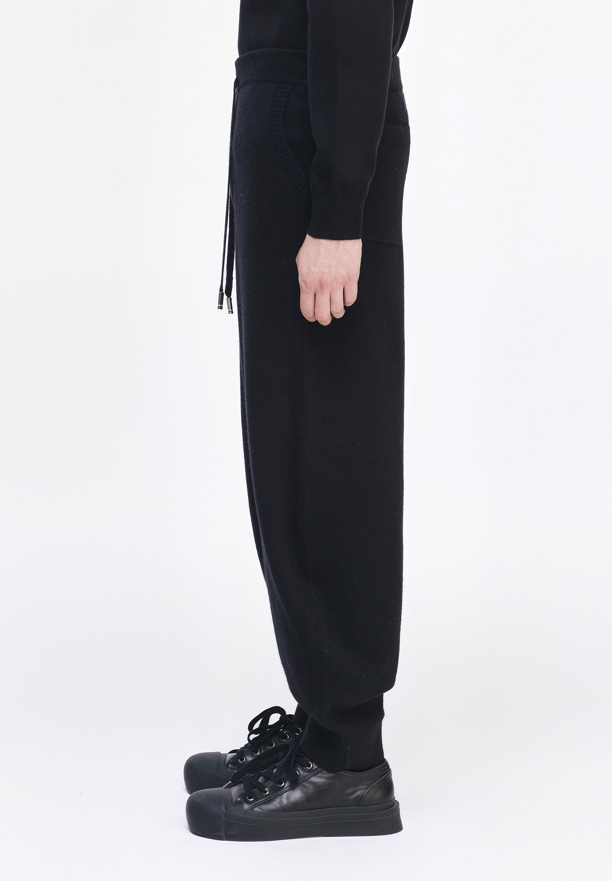 CASHMERE BLEND CURVED KNIT PANTS