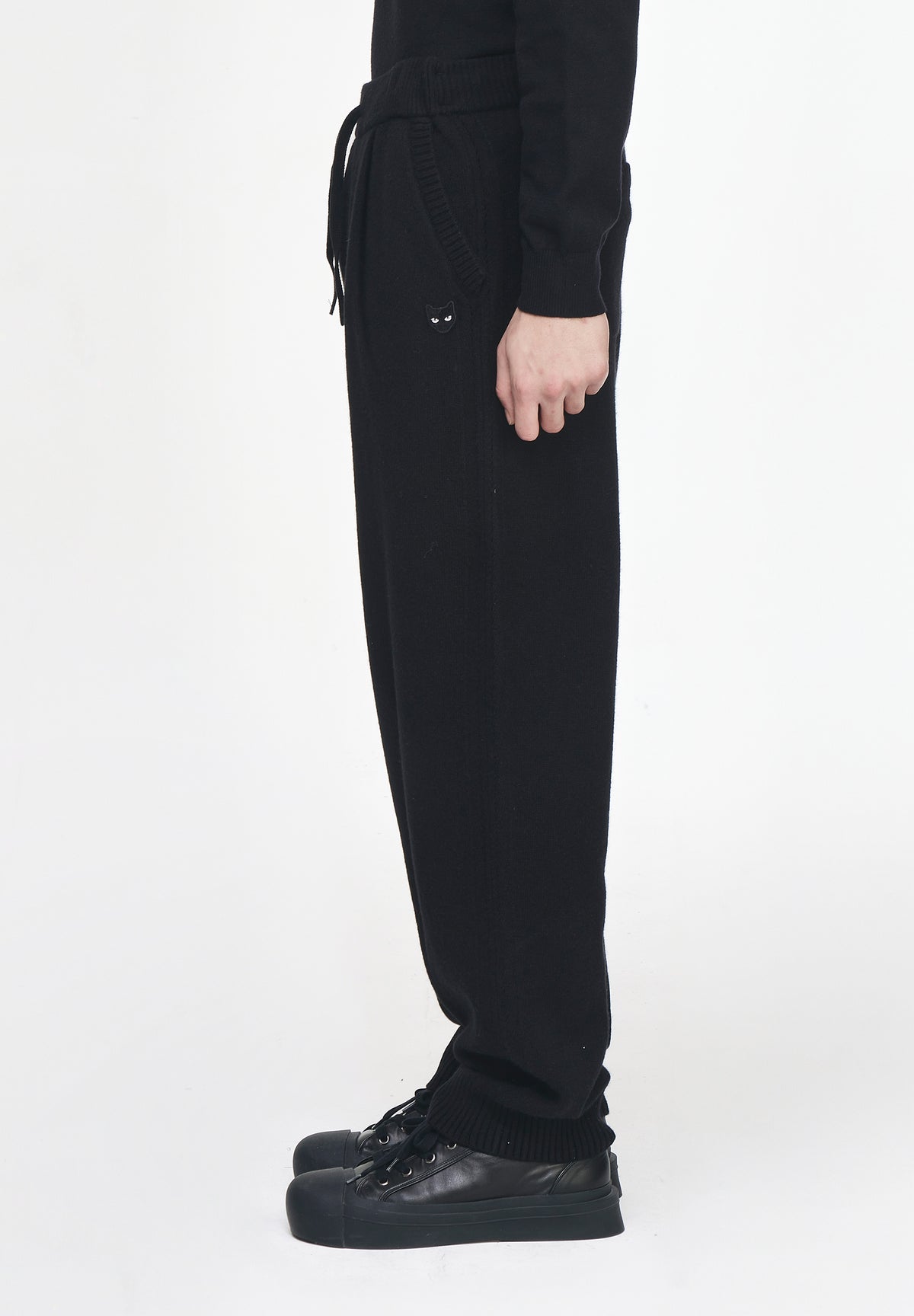 ZZERO CASHMERE BLEND CURVED KNIT PANTS