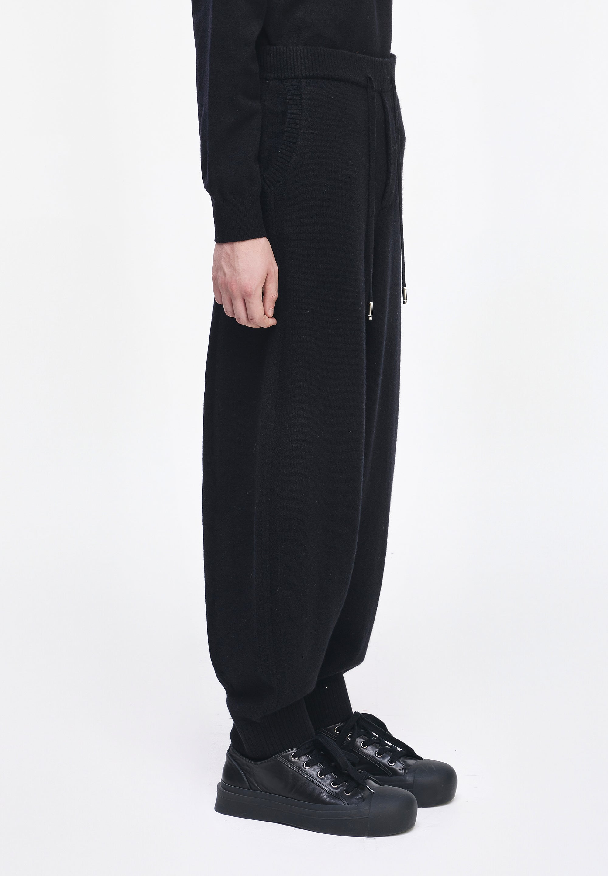 CASHMERE BLEND CURVED KNIT PANTS