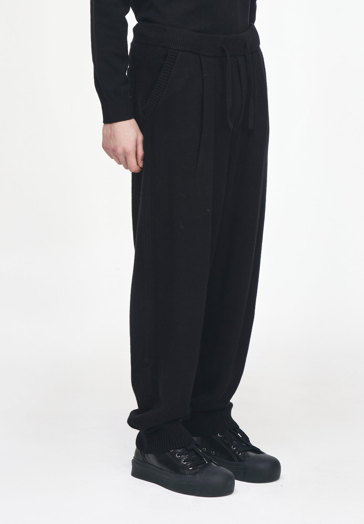 ZZERO CASHMERE BLEND CURVED KNIT PANTS