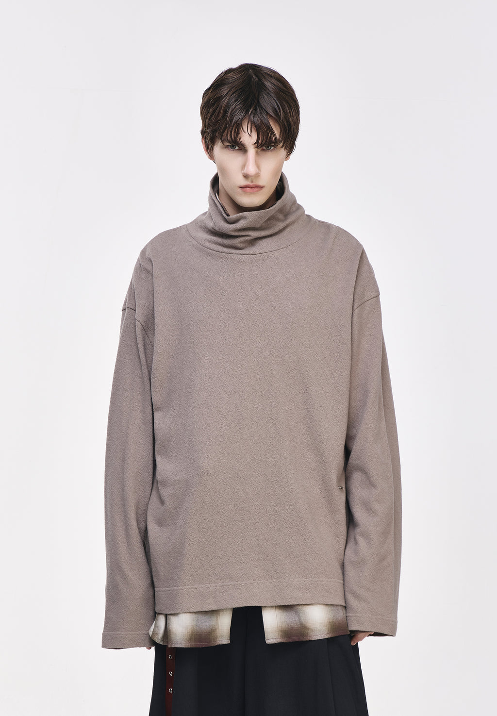 CHARIOT EMBROIDERED HIGH NECK