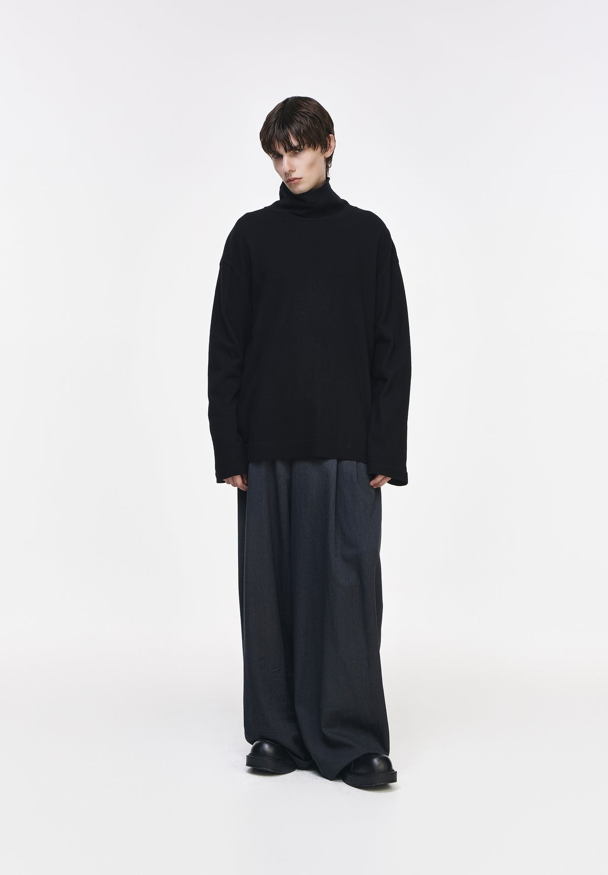 BENEDICTION EMBROIDERED HIGH NECK
