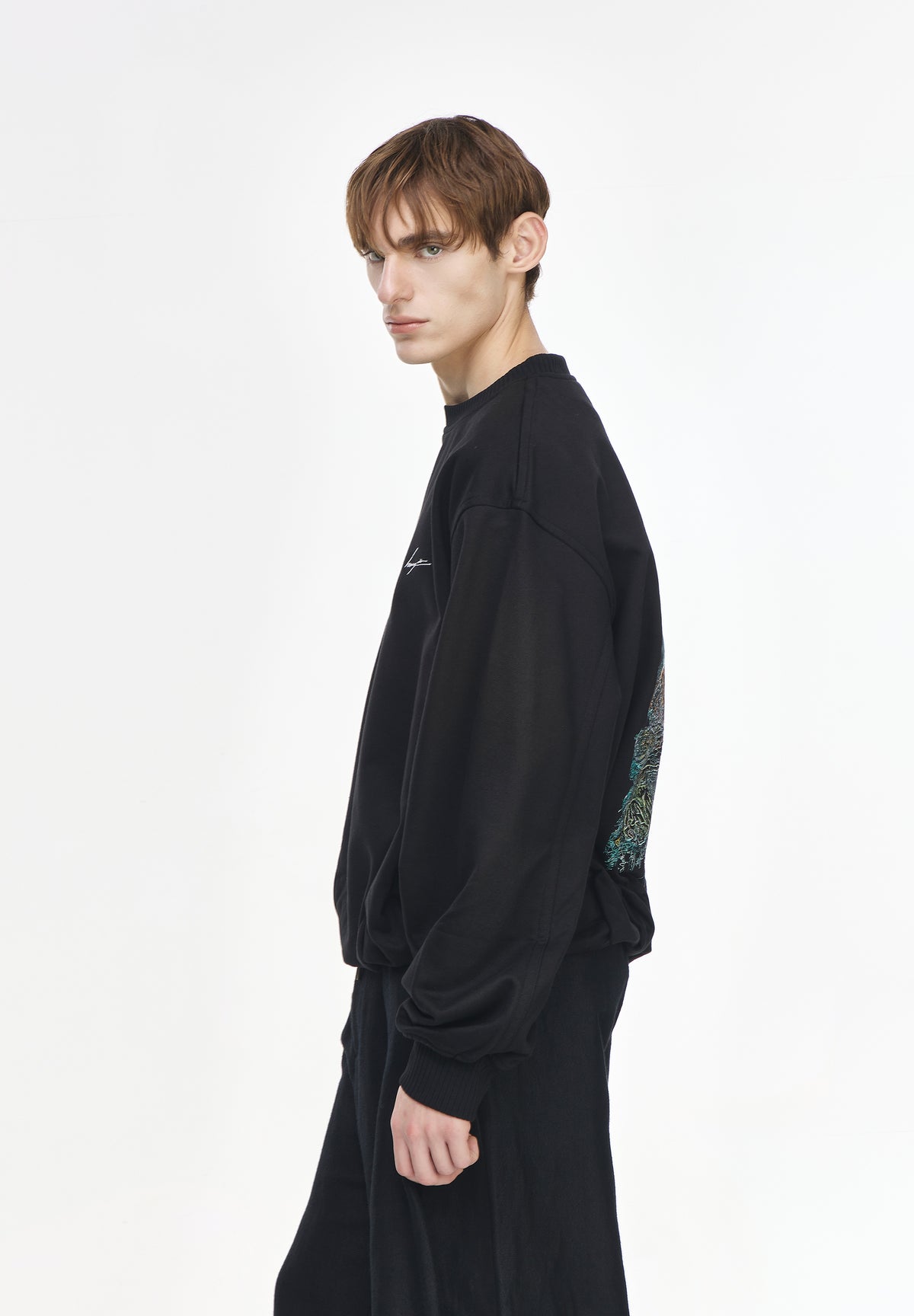 CHARIOT EMBROIDERED SWEATSHIRT