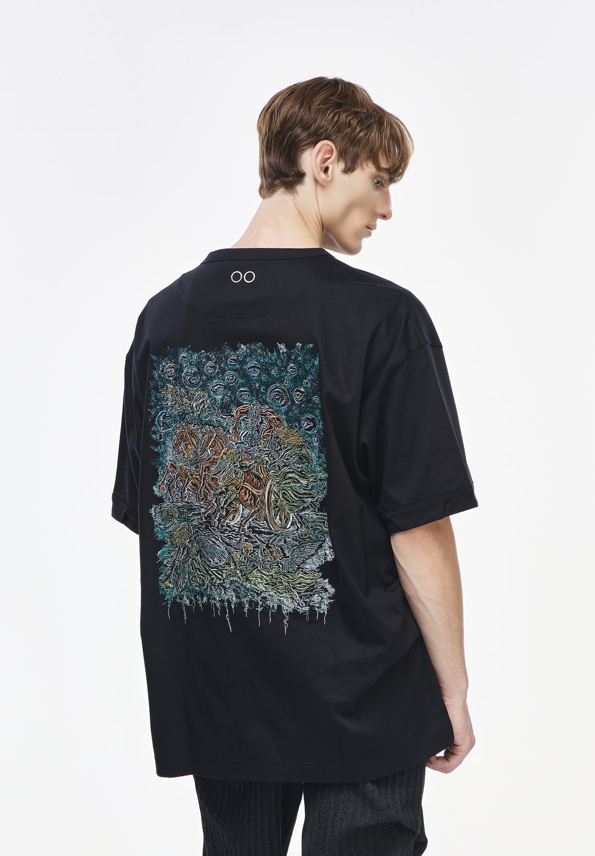 CHARIOT EMBROIDERED T SHIRT