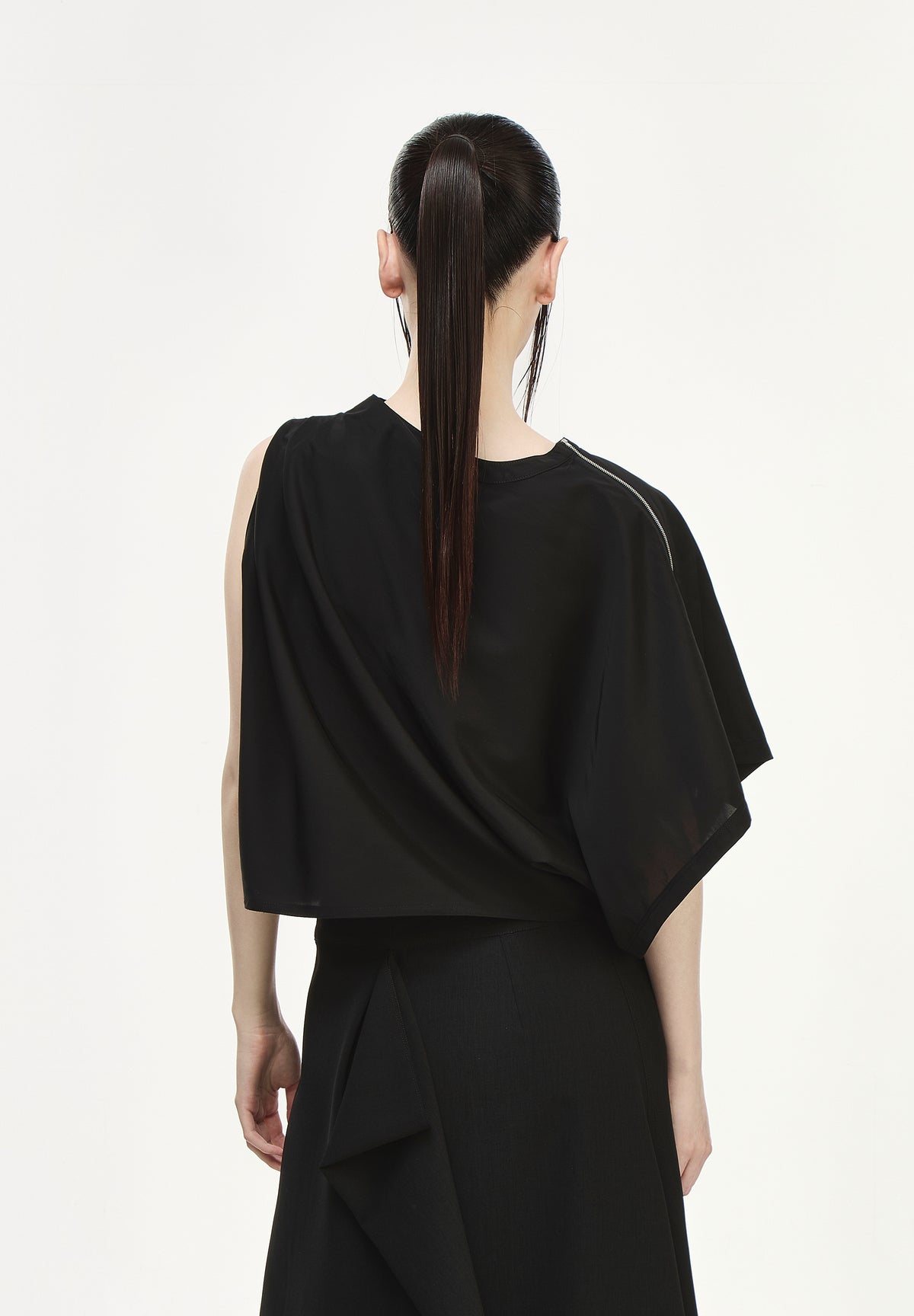 META SLEEVELESS BLOUSE