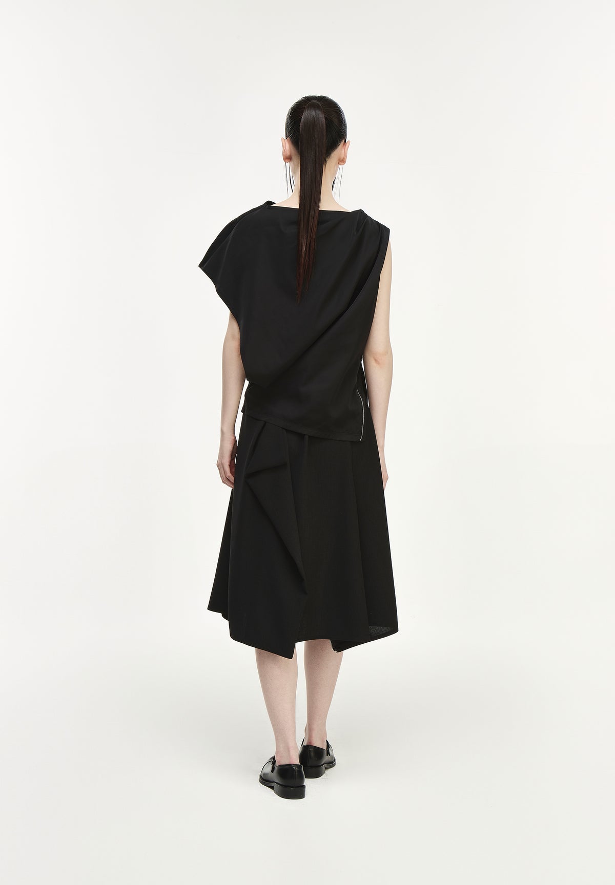 META SLEEVELESS BLOUSE