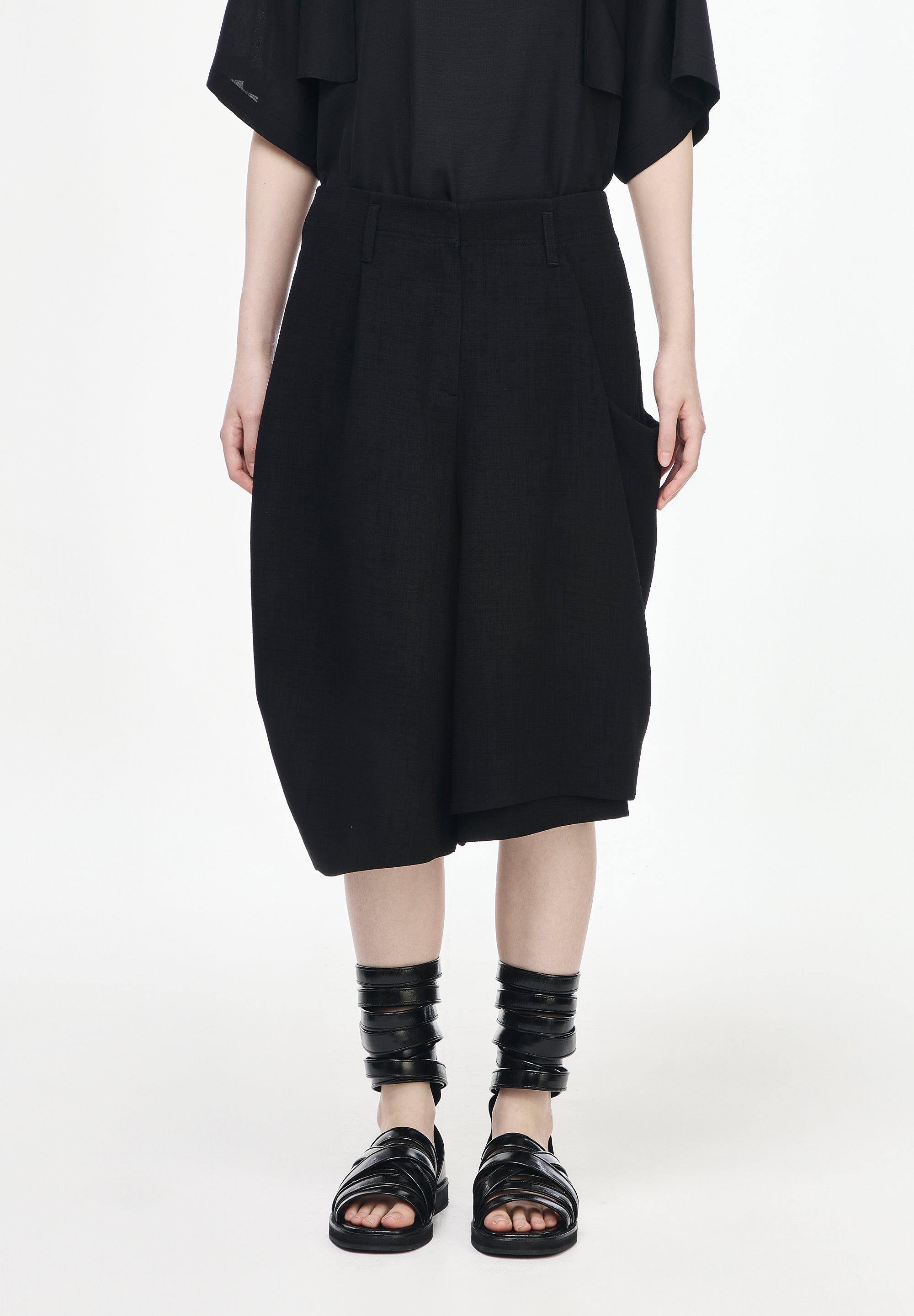SONGZIO WOMAN CASECADE DRAPE SHORTS