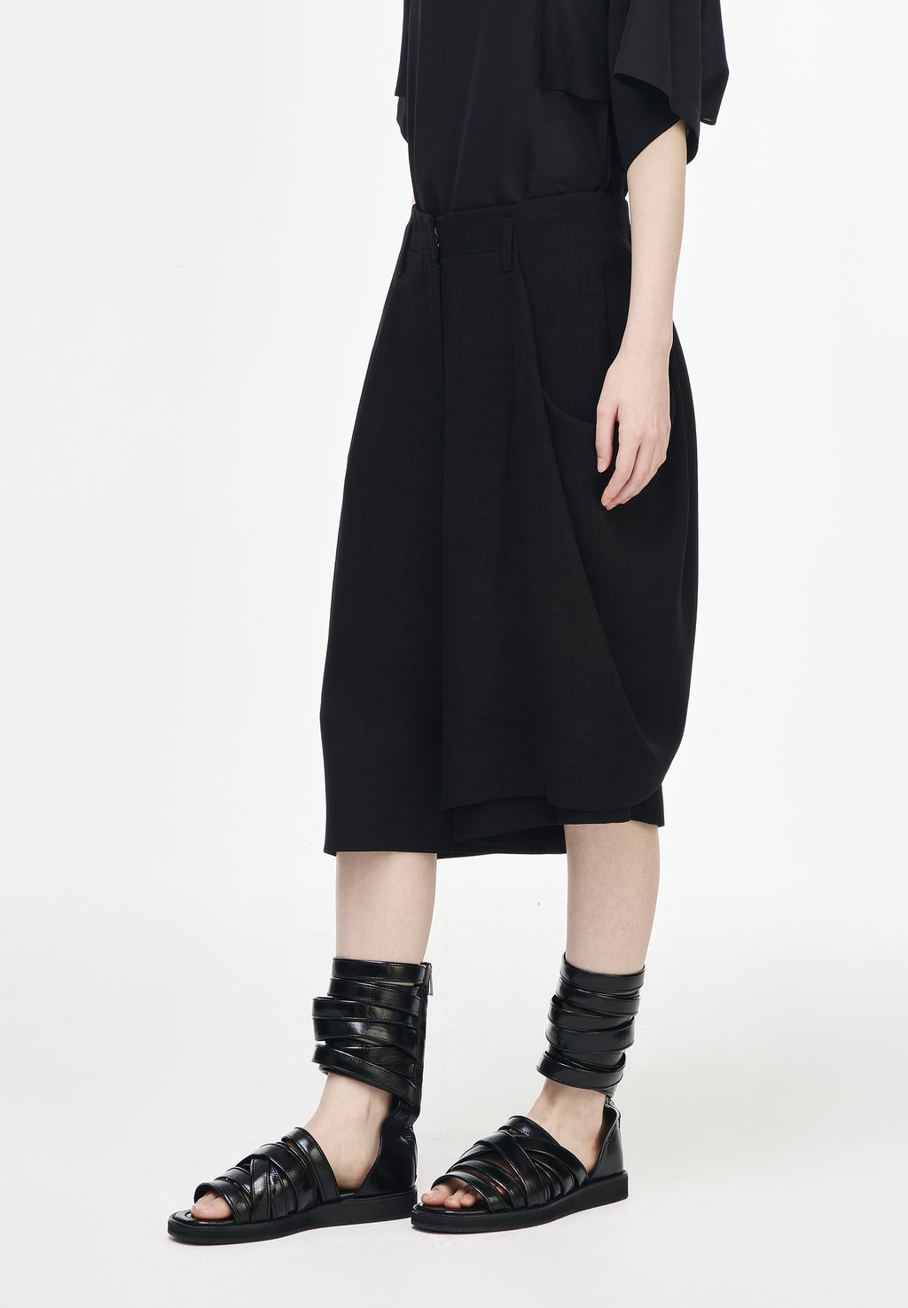 SONGZIO WOMAN CASECADE DRAPE SHORTS