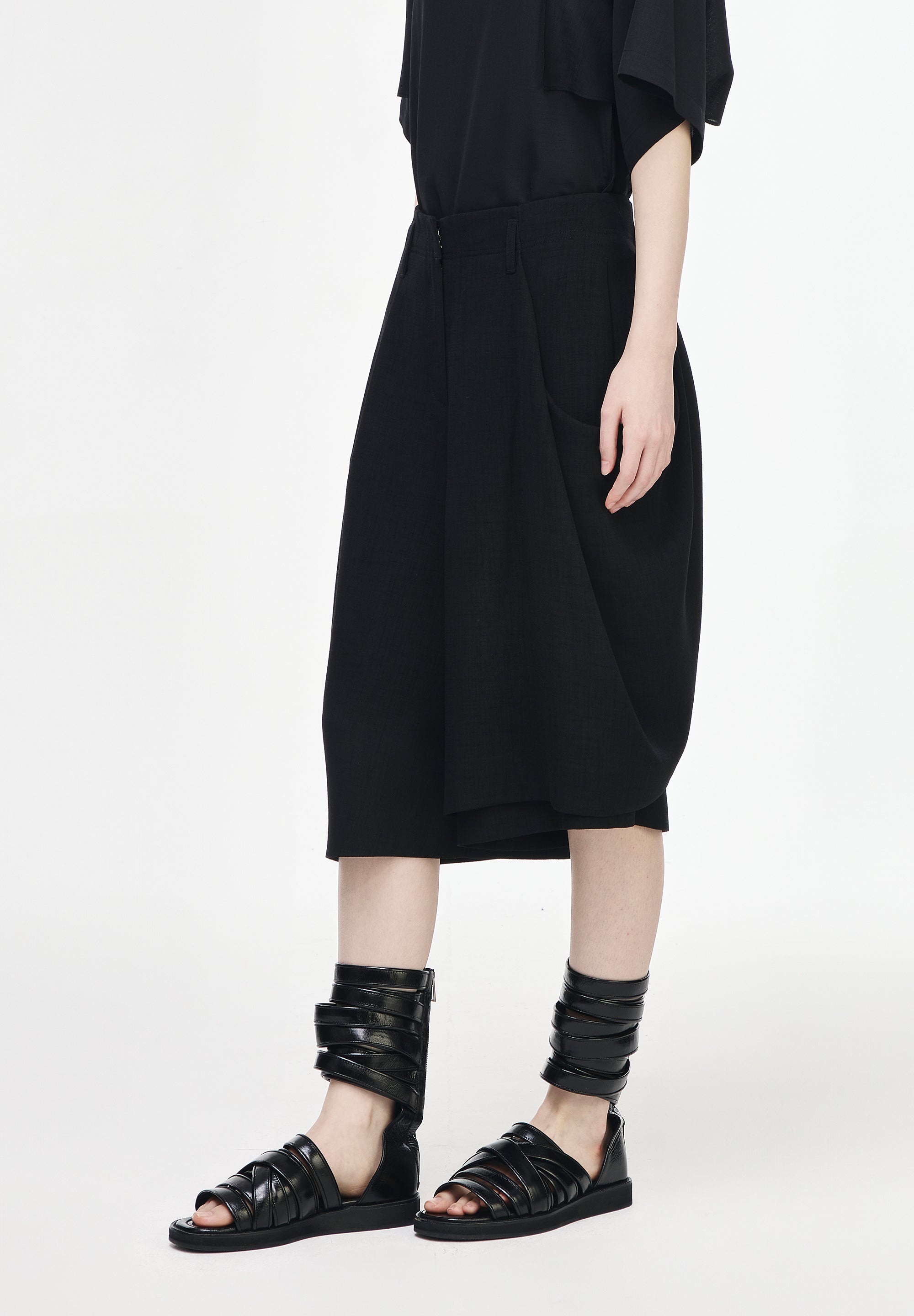 SONGZIO WOMAN CASECADE DRAPE SHORTS